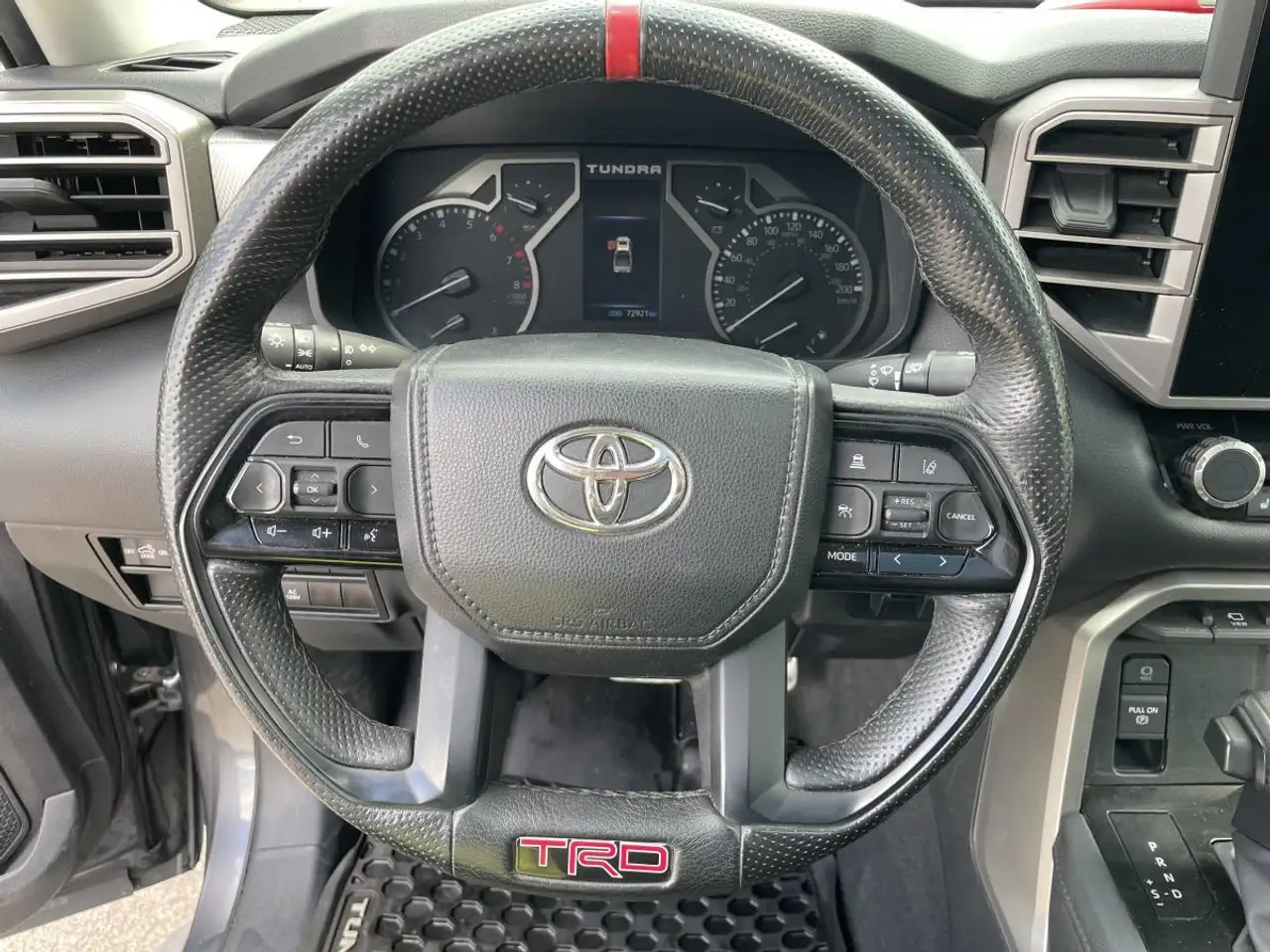 Toyota Tundra снимка Toyota Tundra