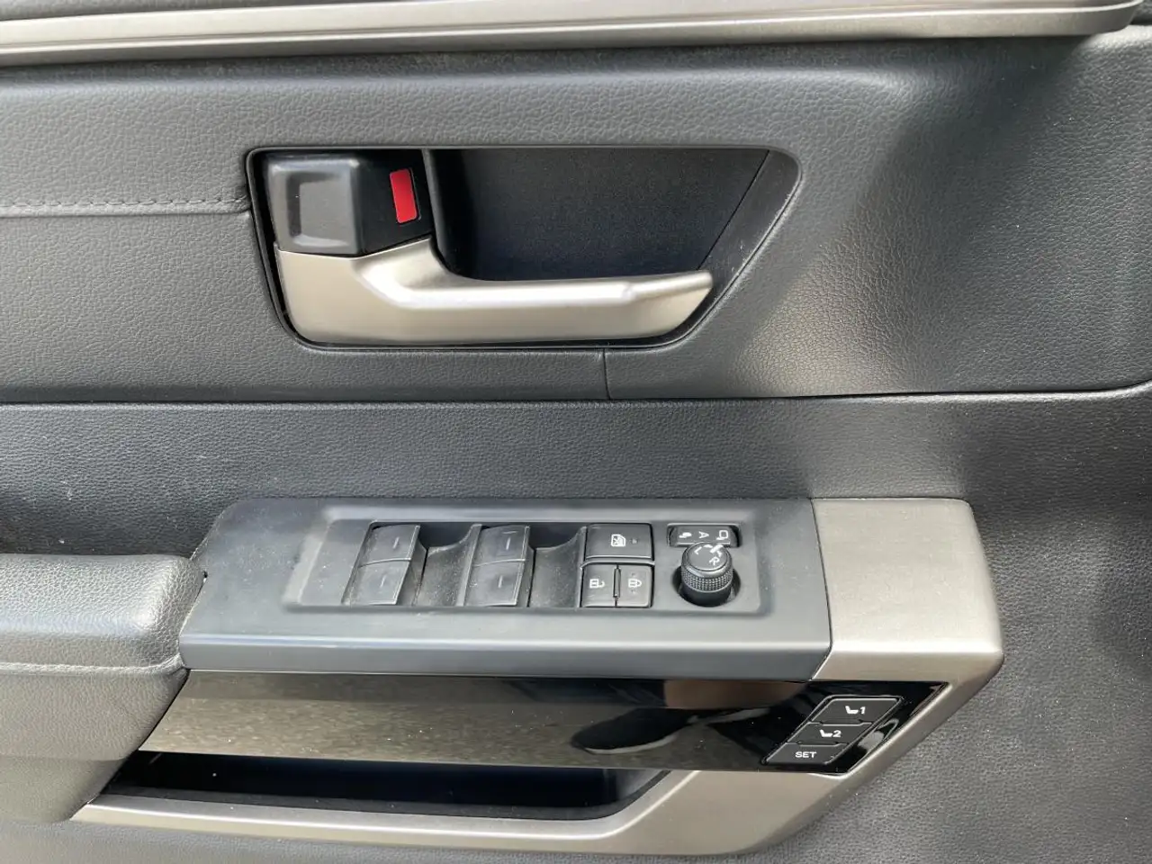 Toyota Tundra снимка Toyota Tundra