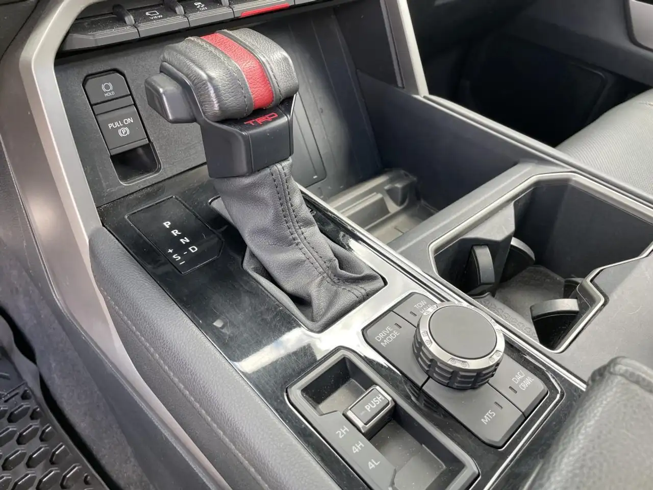 Toyota Tundra снимка Toyota Tundra