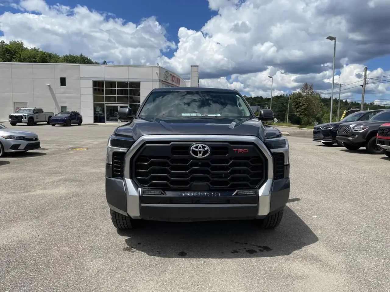 Toyota Tundra снимка Toyota Tundra