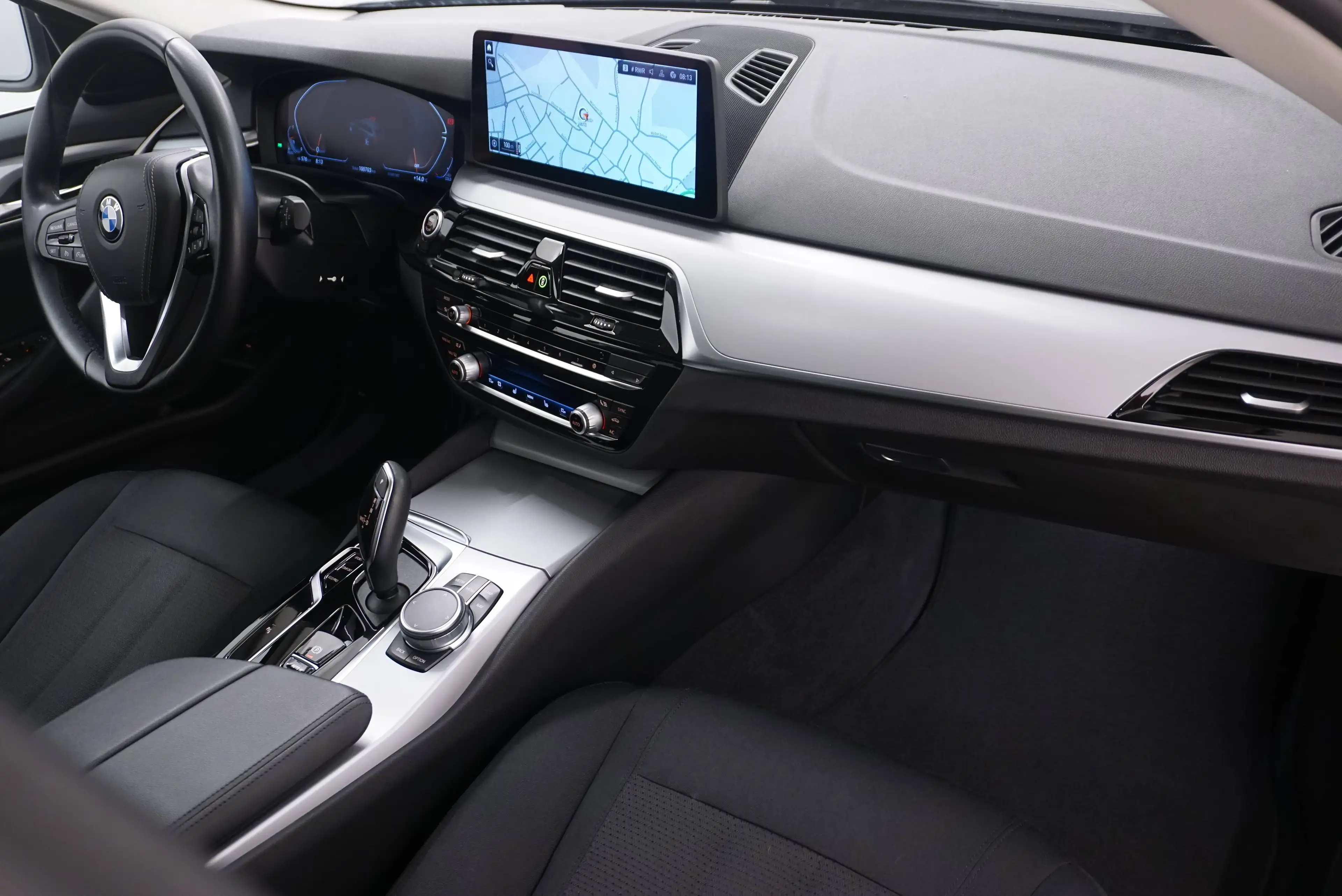 BMW 520 d xDrive touring// Anhängervorrichtung // — photo 15