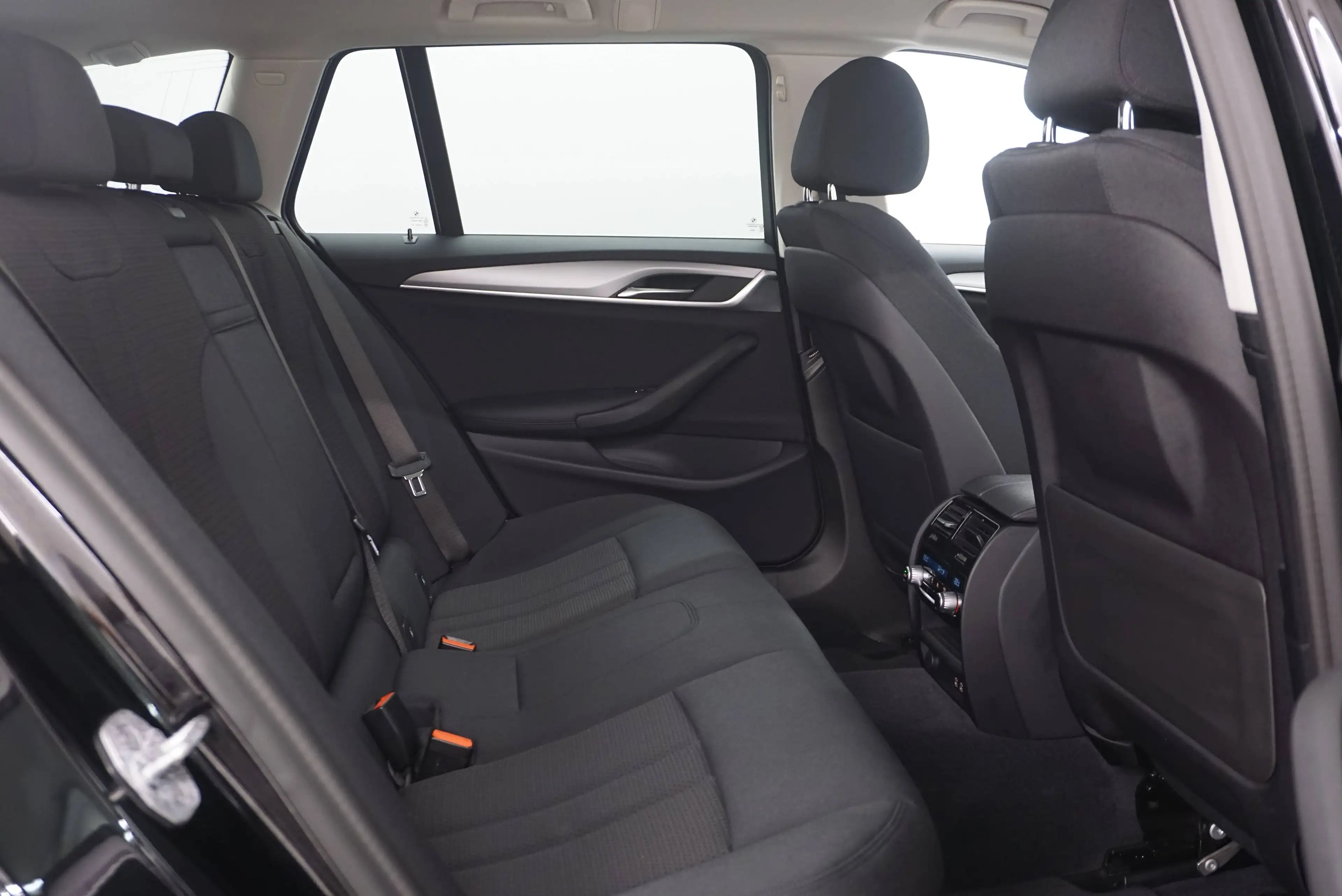 BMW 520 d xDrive touring// Anhängervorrichtung // — photo 16