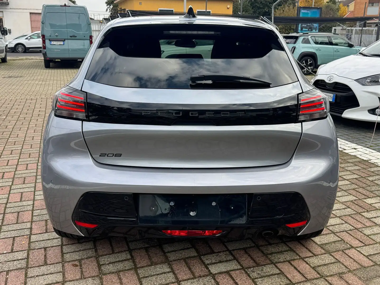 Peugeot 208 1.2 PureTech 100cv Allure S&S Grijs - 2