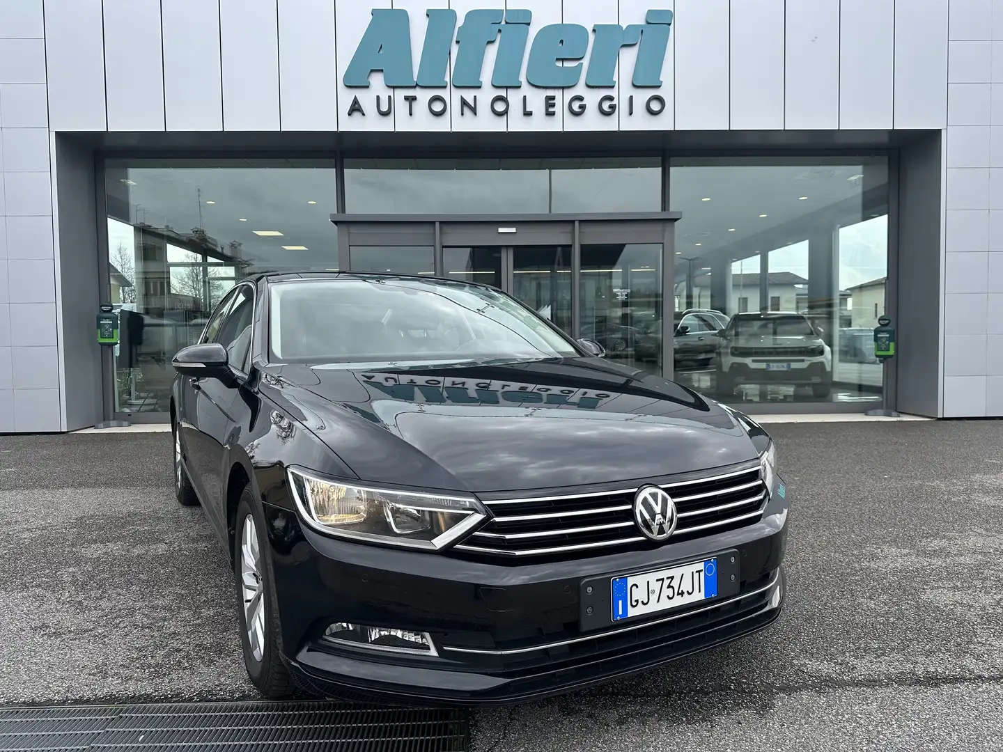 Volkswagen Passat 1.6 tdi Business (businessline) 120cv dsg Černá - 1