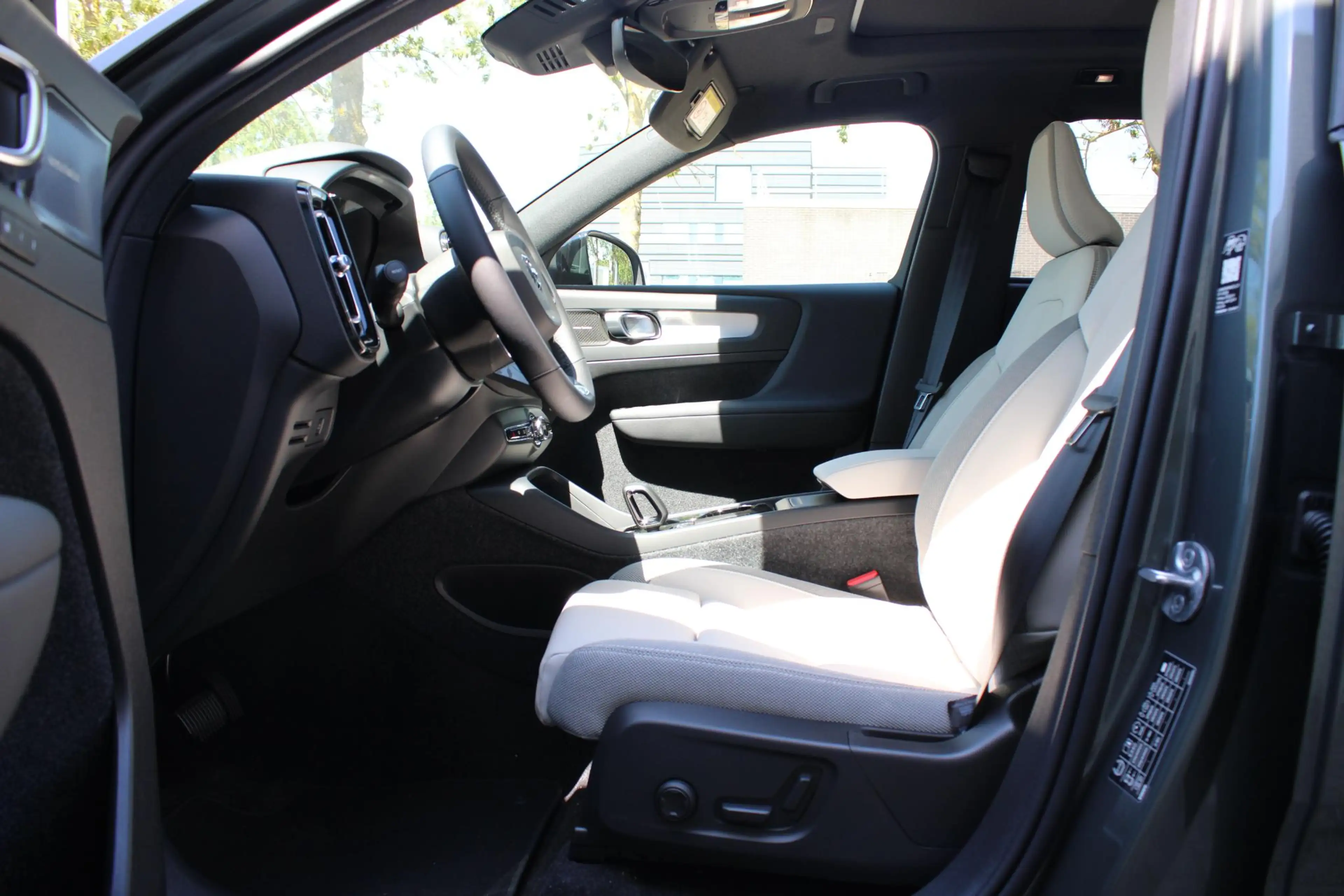 Volvo EX40 Single Motor Extended Range Plus Black Ed. 82 kWh — photo 8