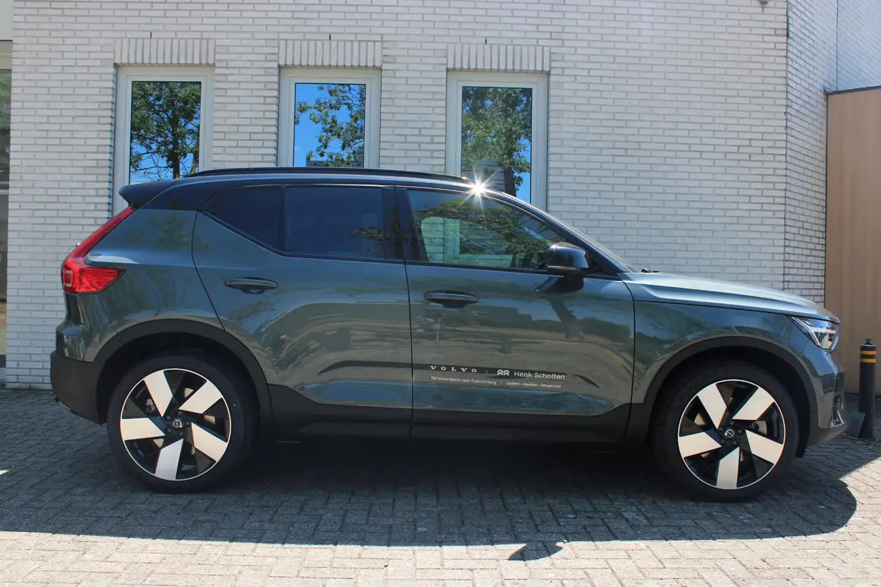 Volvo EX40 2026