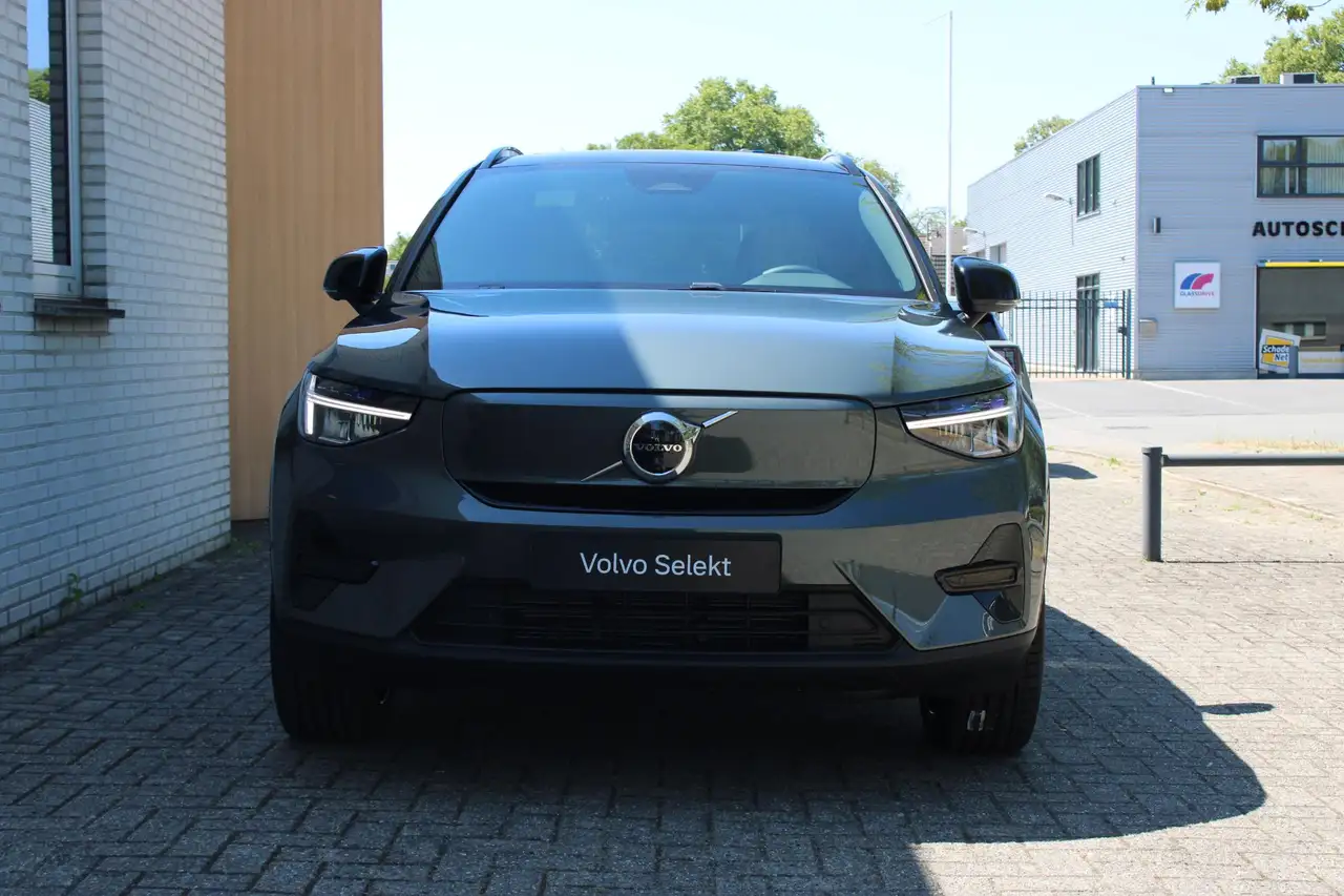 Volvo EX40 2026