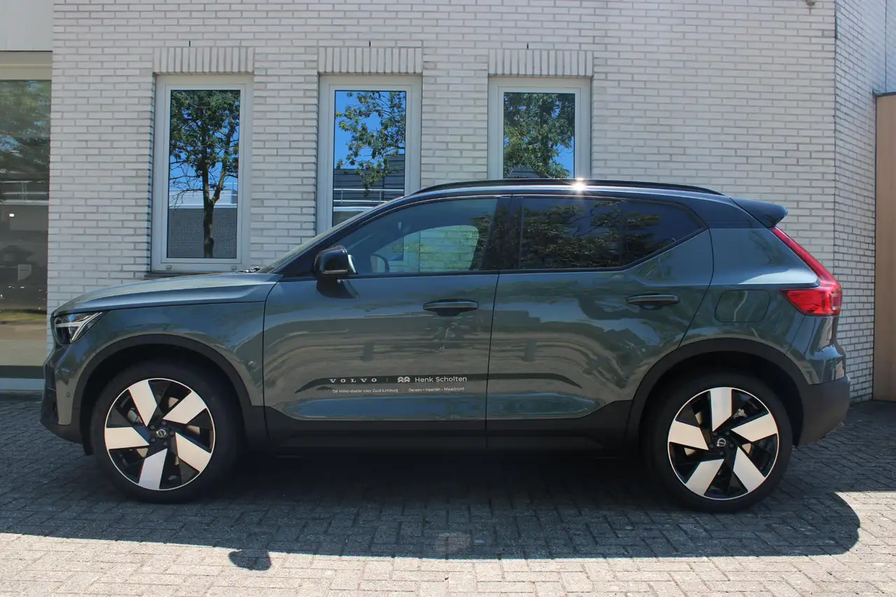 Volvo EX40 2026