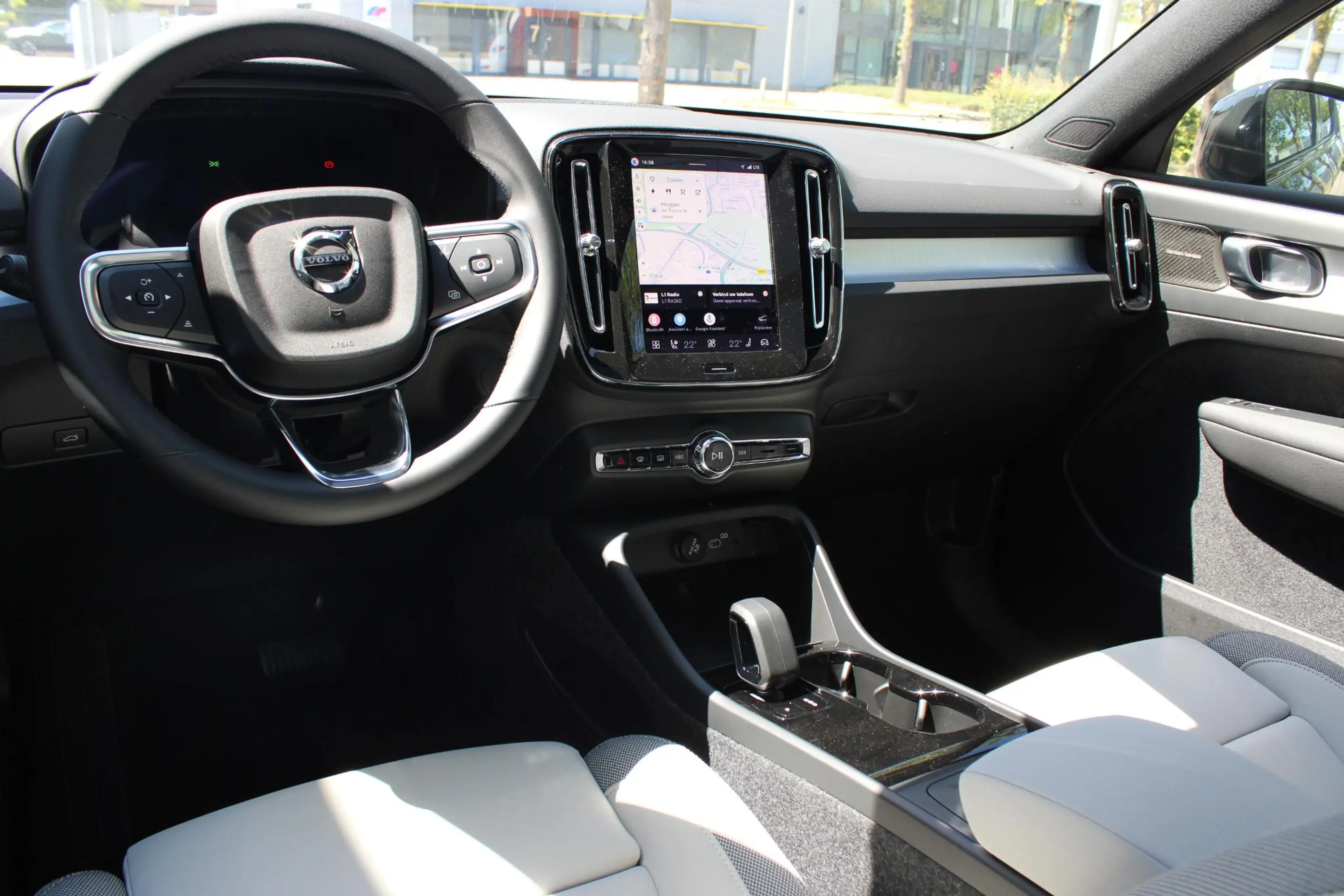 Volvo EX40 Single Motor Extended Range Plus Black Ed. 82 kWh — photo 13