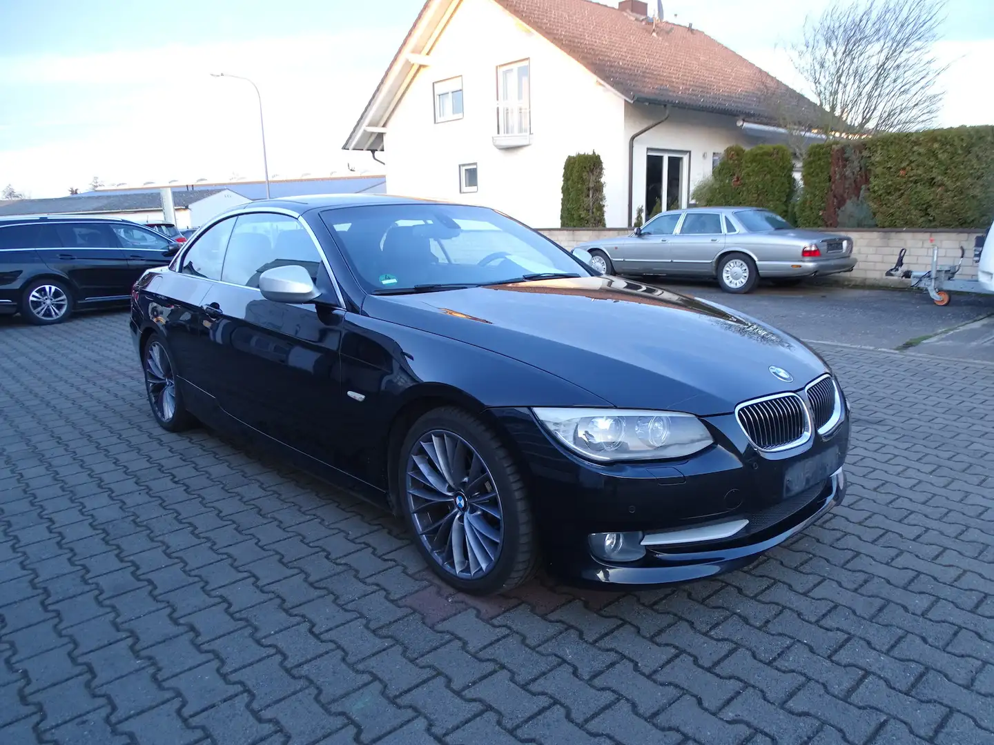 BMW 325 325d Cabrio Automatik, Navi, Leder, Sitzheizung Zwart - 1