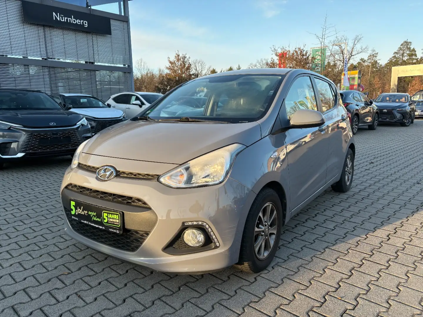 Hyundai i10 1.2 Silver YES! SHZ, Tempomat, BT, USB, Klima Grau - 2