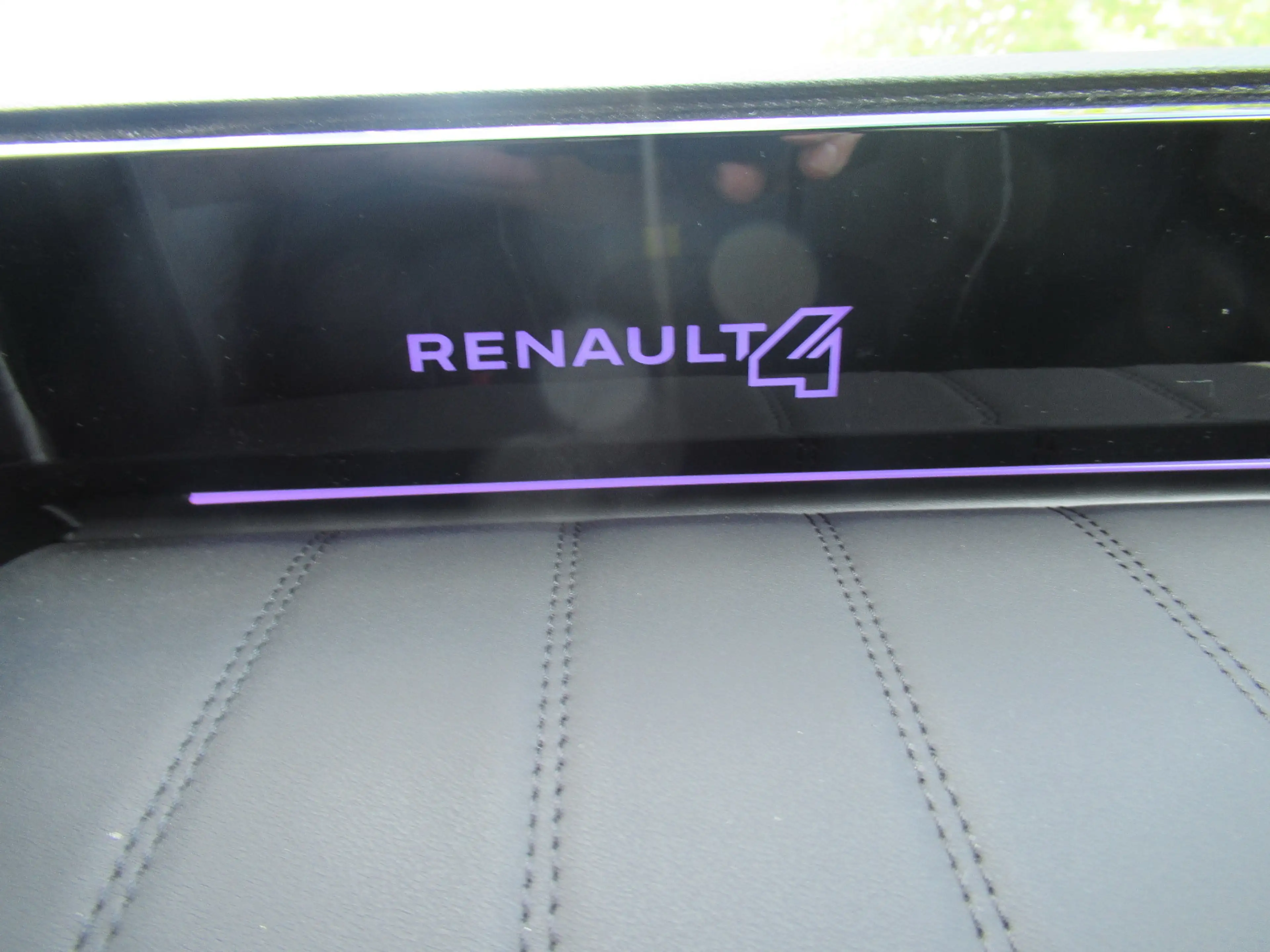 Renault R 4 E-Tech elektrisch Iconic 150 Comfort Range — photo 6