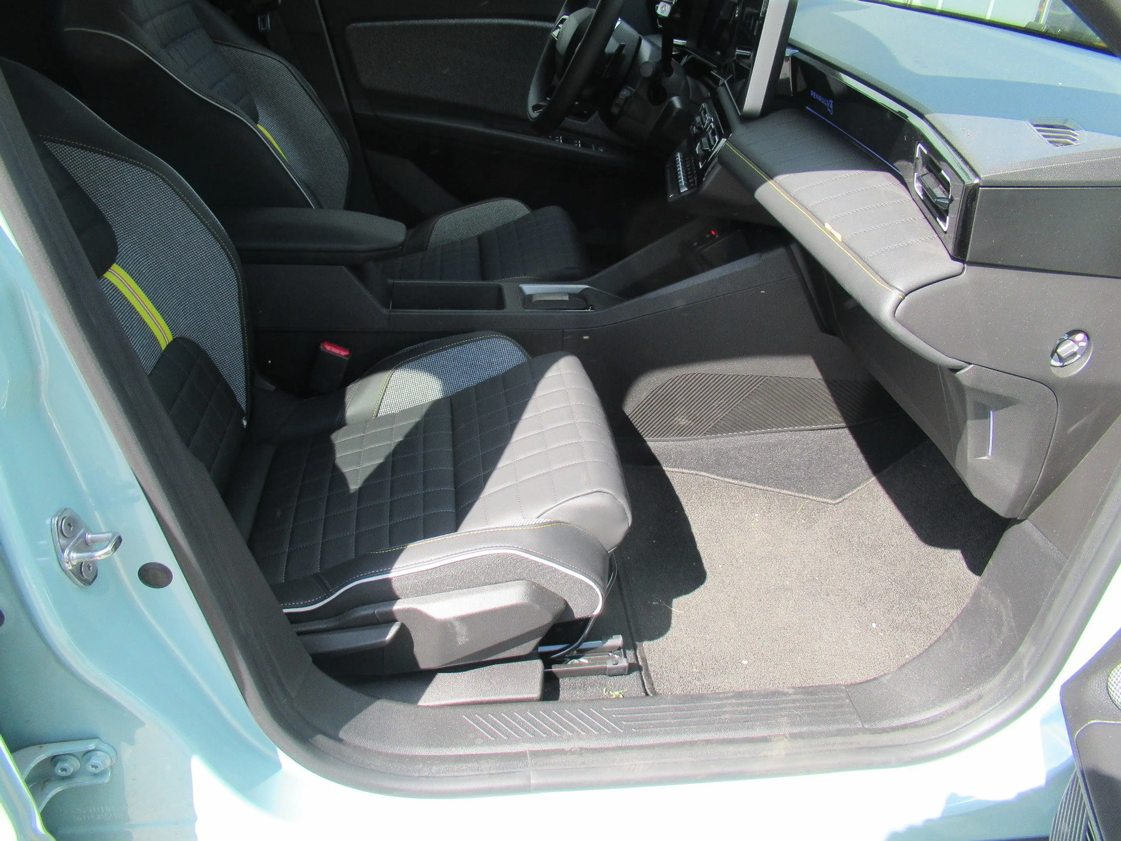 Renault R 4 E-Tech elektrisch Iconic 150 Comfort Range — photo 4