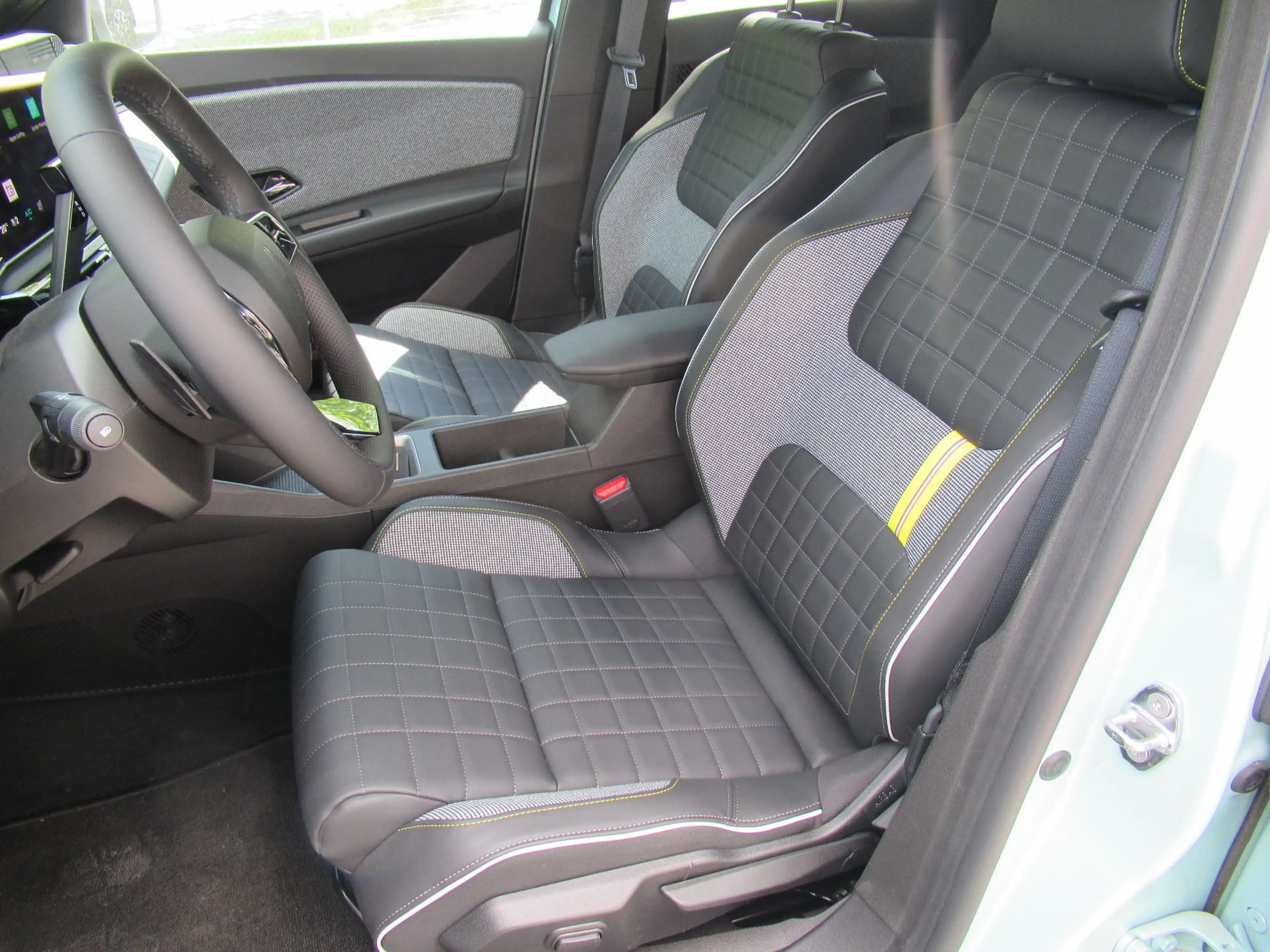 Renault R 4 E-Tech elektrisch Iconic 150 Comfort Range — photo 10