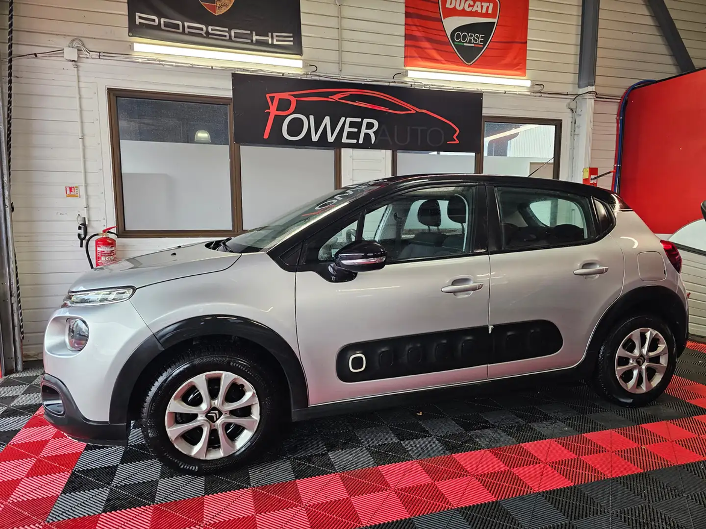 Citroen C3 1.2 117003KMS Grijs - 2