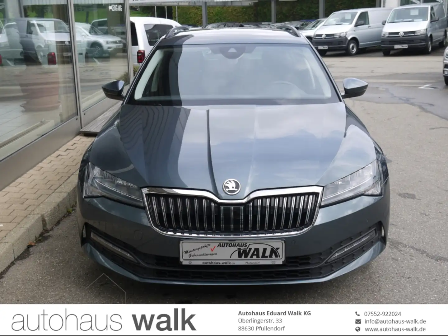 Skoda Superb Combi 2,0 TDI Ambition NAVI App AHK RFK GRA Grau - 1