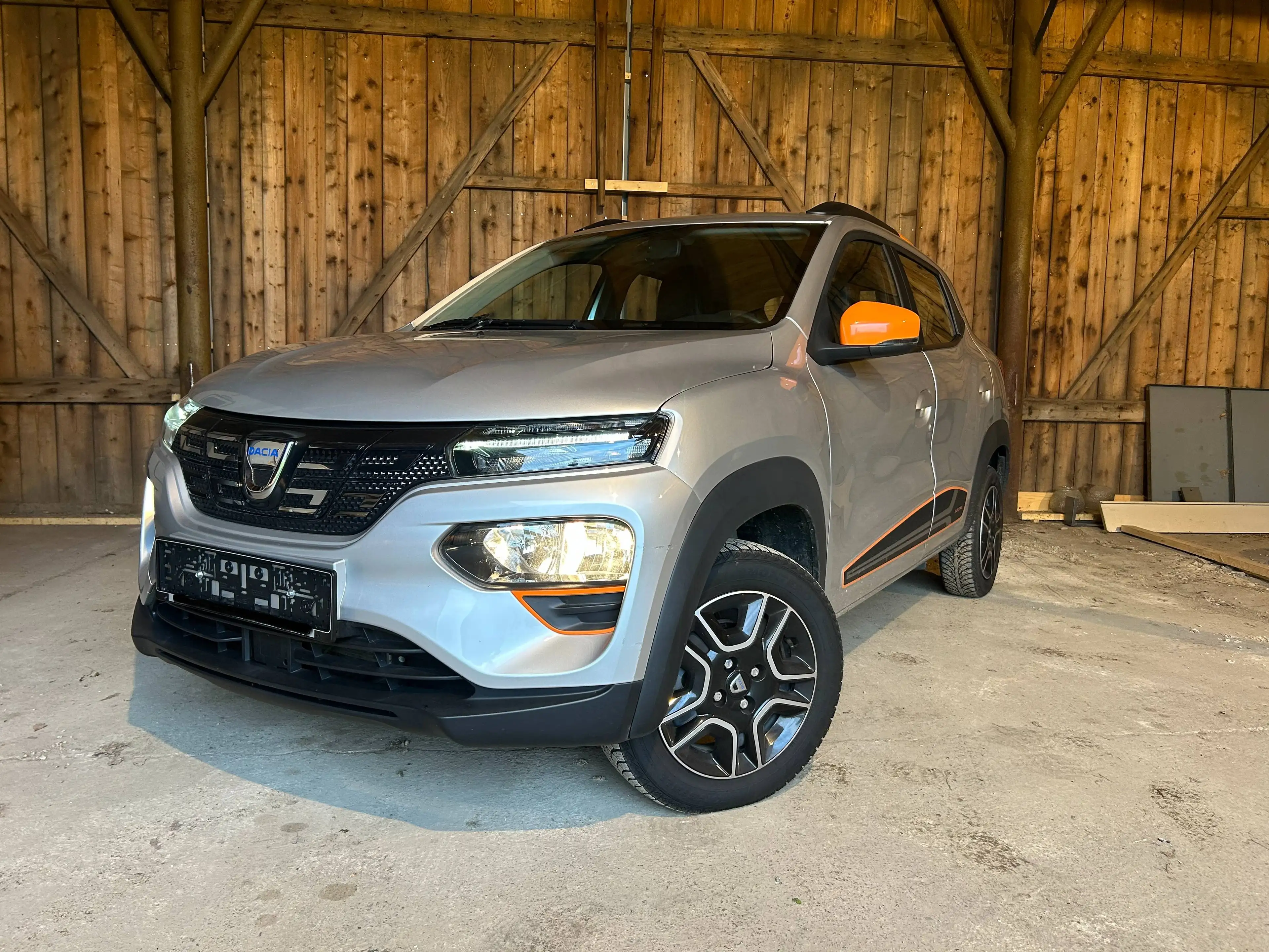 Dacia Spring Electric Comfort Plus Orange Look