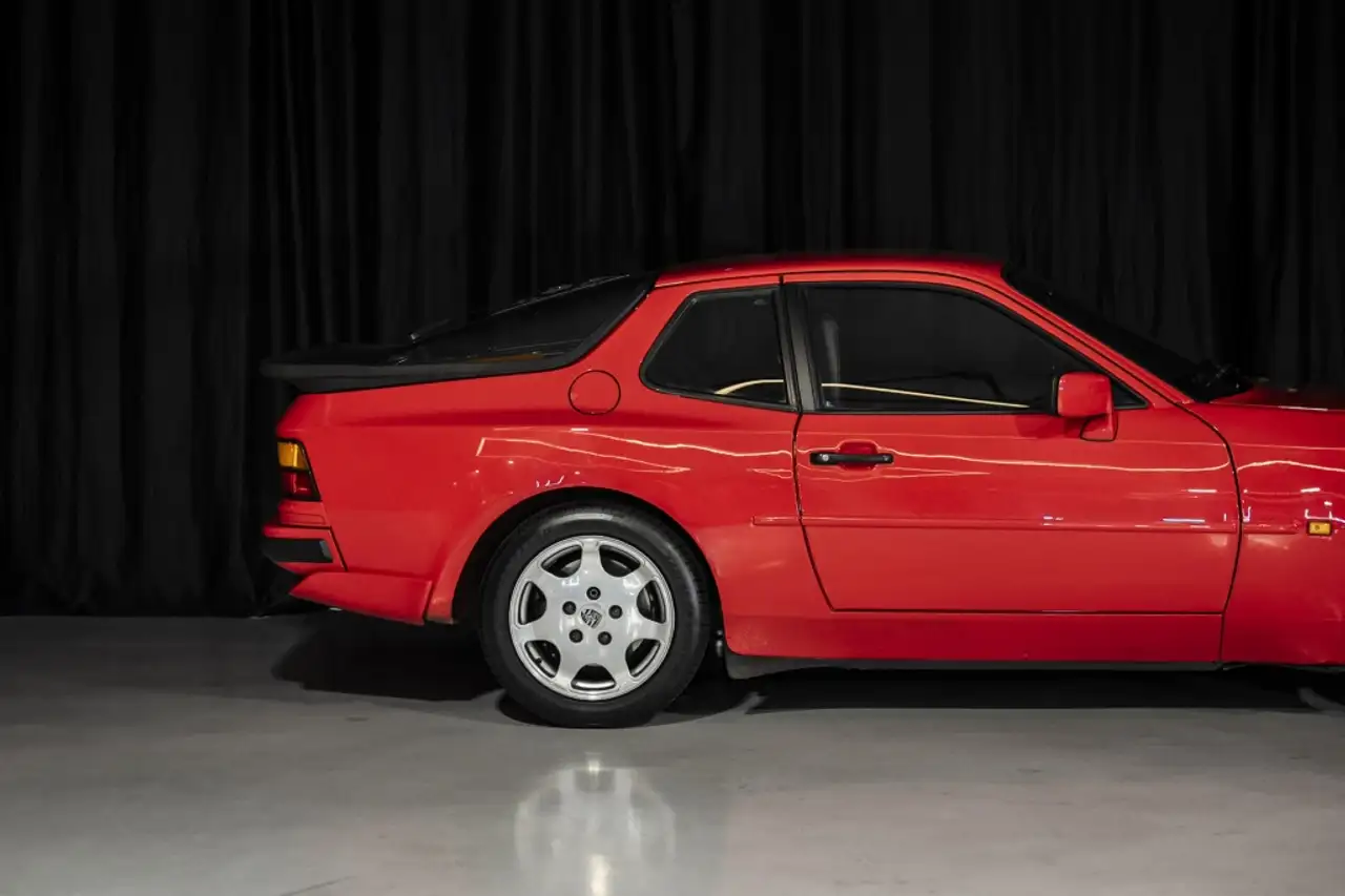 Porsche 944