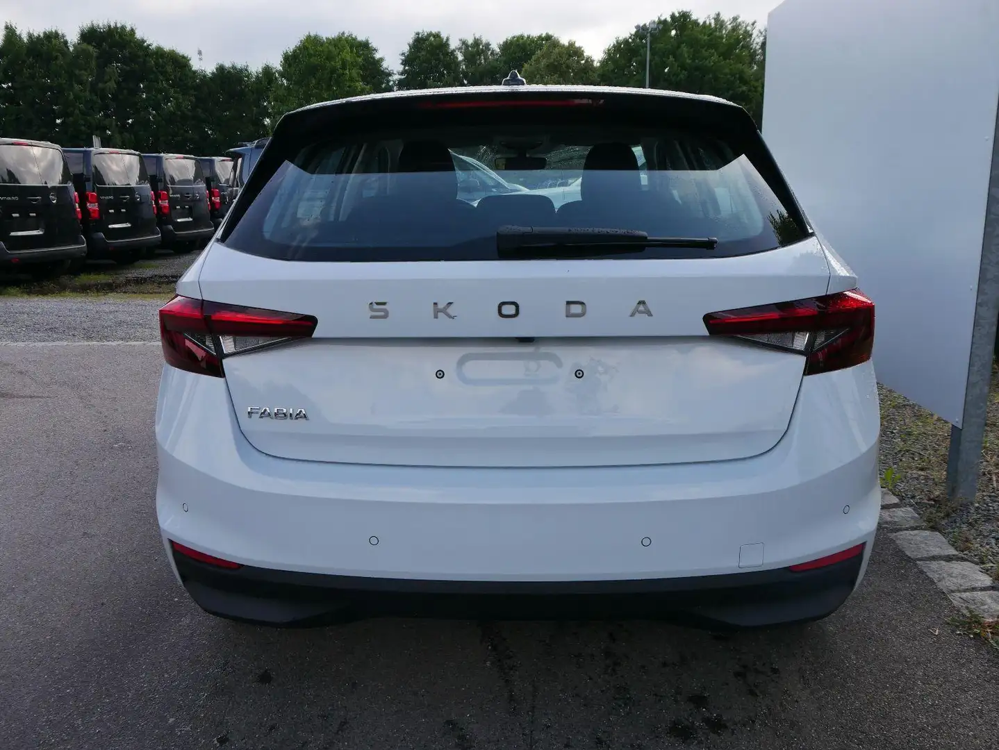 Skoda Fabia 130 Jahre 1,0 MPI*LED*PDC HI.*RFK*APP-CONNECT*S... Wit - 2