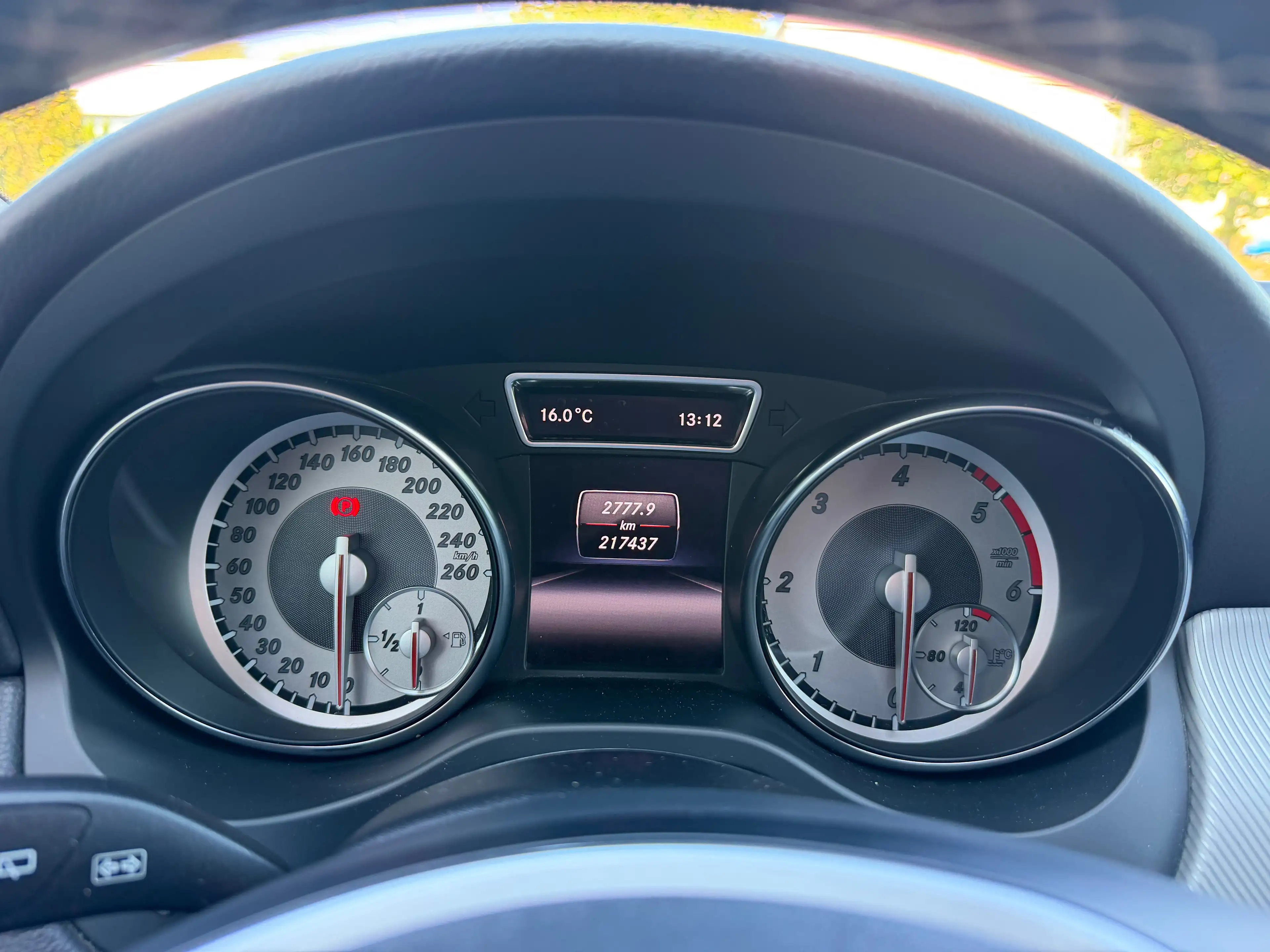 Mercedes-Benz GLA 180 d — photo 8
