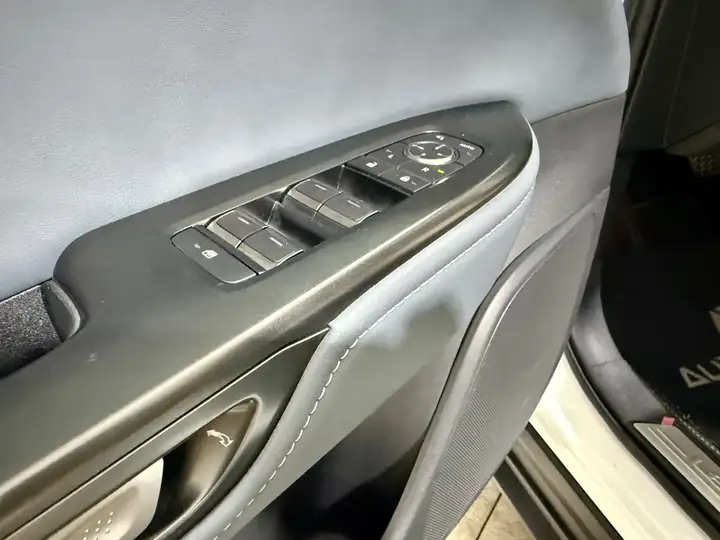 Lexus RZ 350e e-PREMIUM FWD 2026, foto 41