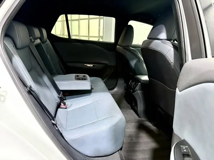 Lexus RZ 350e e-PREMIUM FWD 2026, foto 19