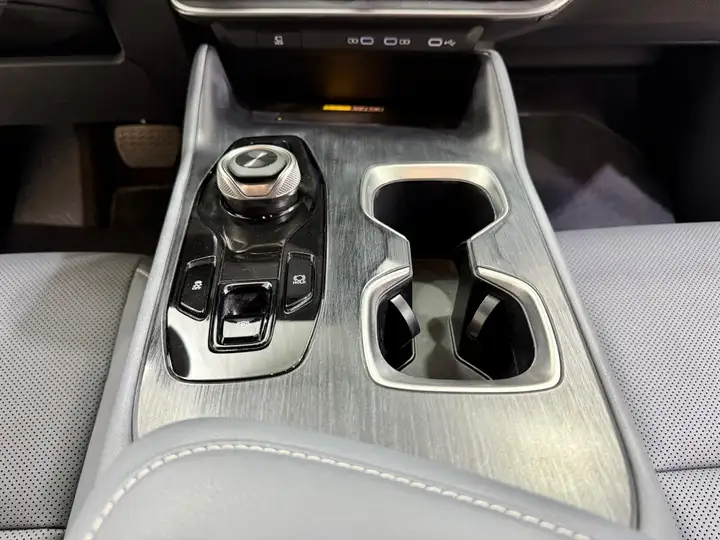 Lexus RZ 350e e-PREMIUM FWD 2026, foto 14
