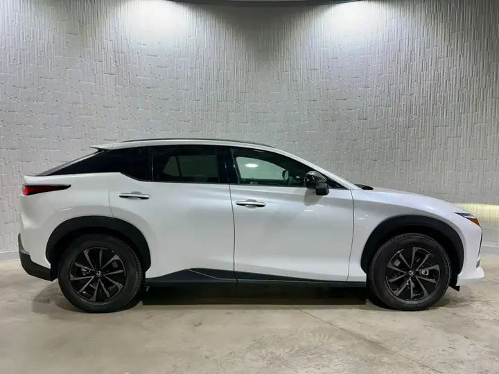 Lexus RZ 350e e-PREMIUM FWD 2026, foto 3