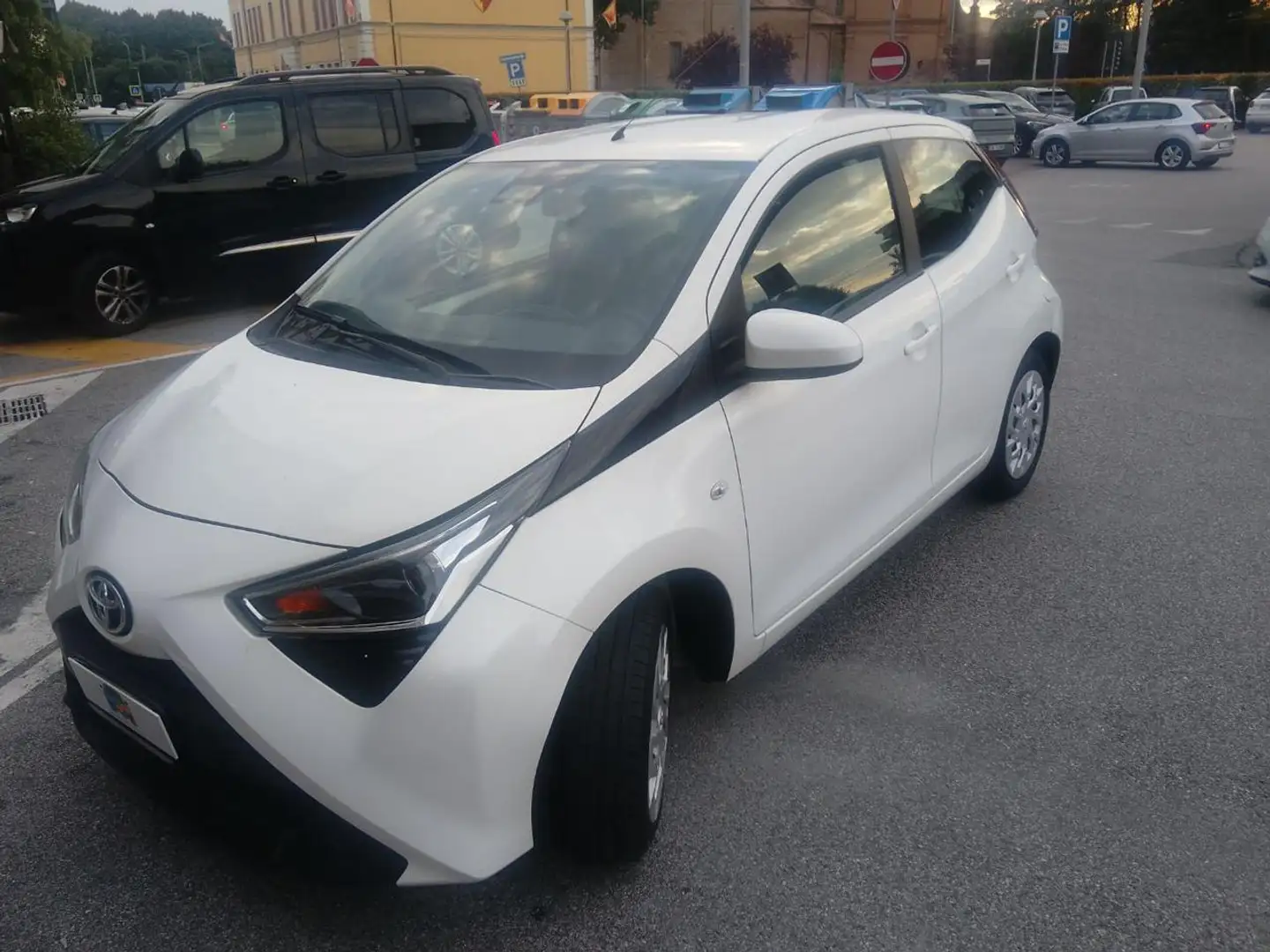 Toyota Aygo Connect 1.0 VVT-i 72 CV 5 porte x-cite Blanc - 2