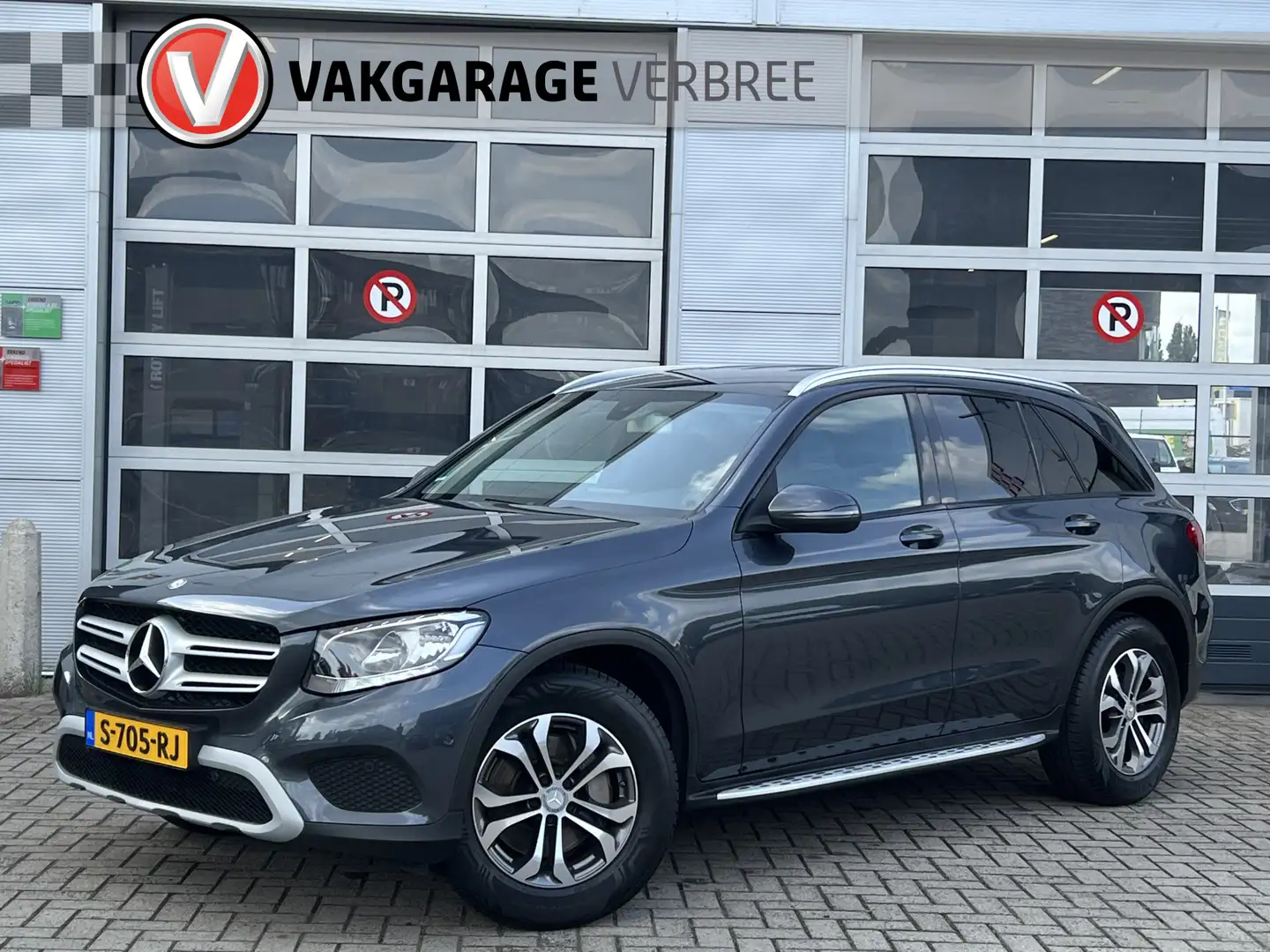 Mercedes-Benz GLC 250 4MATIC Ambition | Navigatie | 17" LM Velgen | PDC Grijs - 1