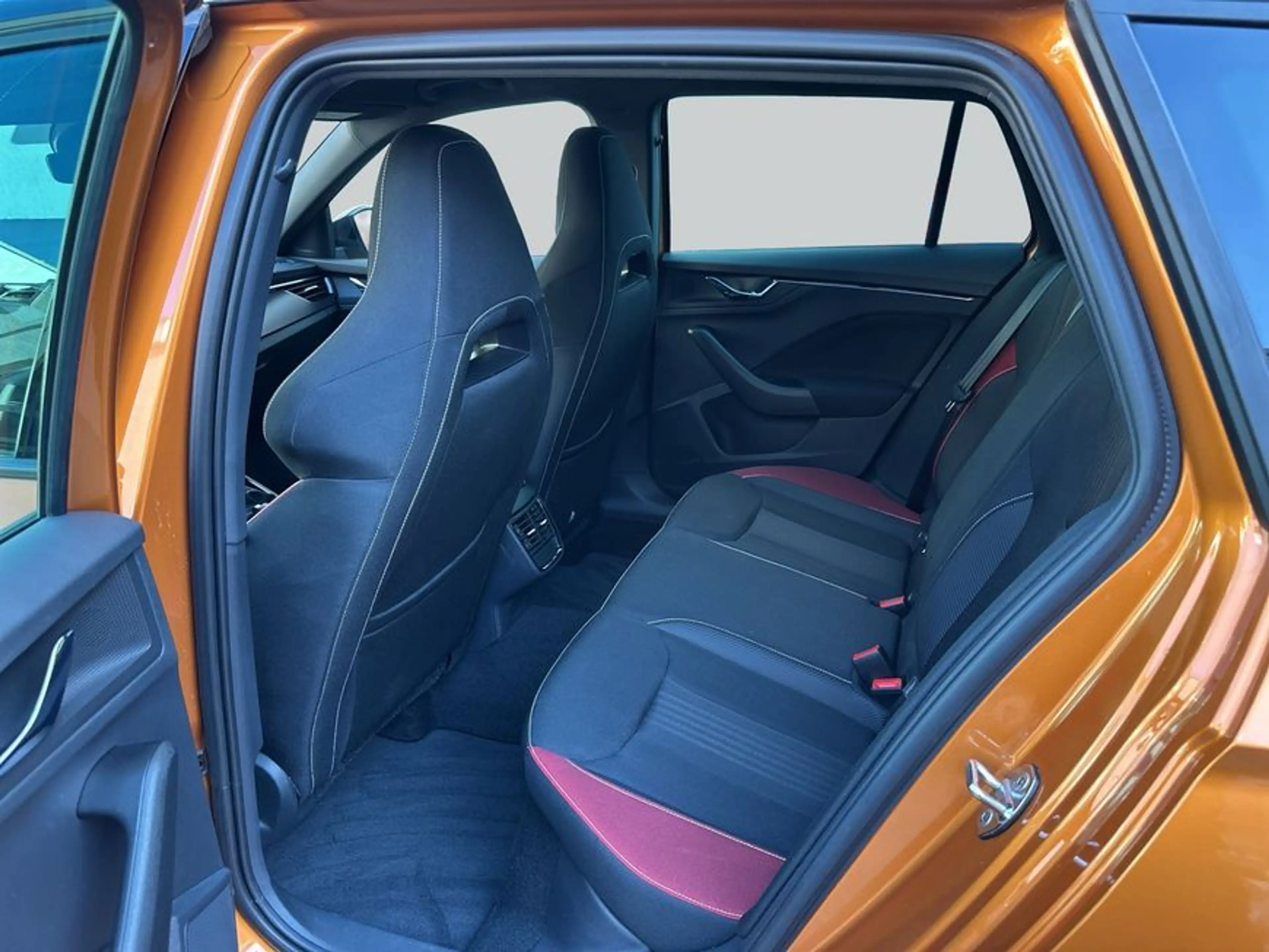 Skoda Kamiq 1.5 TSI DSG Monte Carlo — photo 11