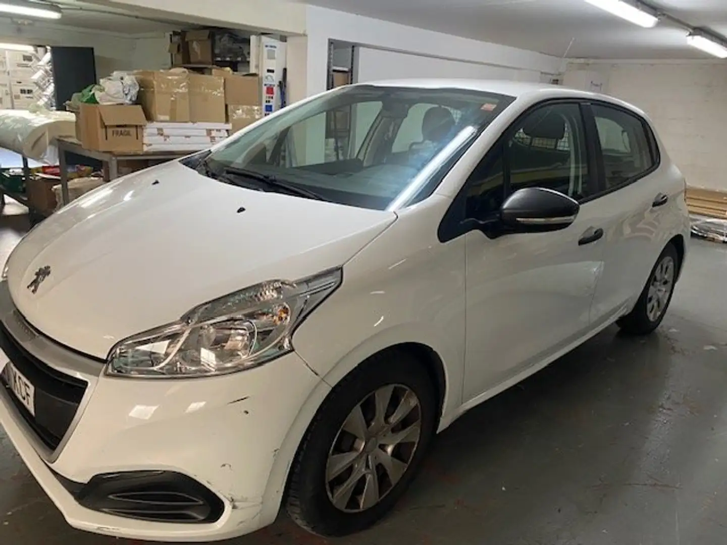 Peugeot 208 208 XAD 1.6 BlueHDI 75 Белый - 2