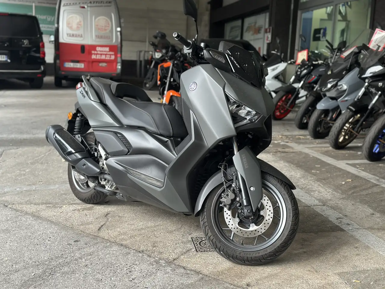 Yamaha X-Max 300