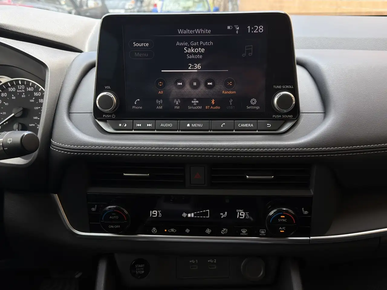 Nissan Rogue снимка Nissan Rogue