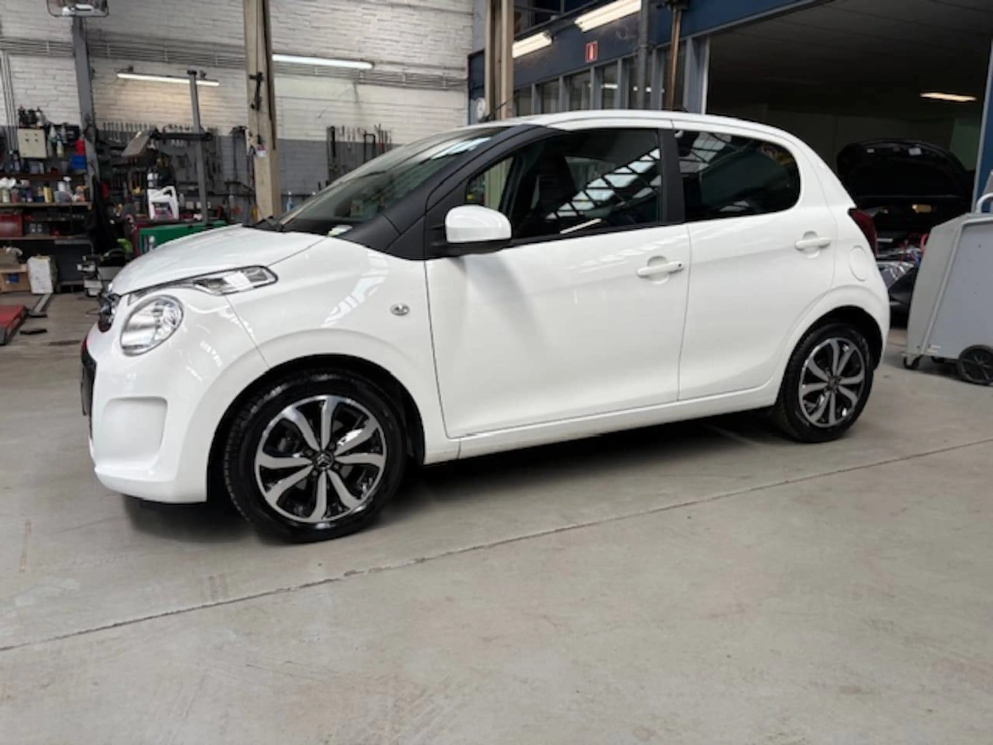 Citroen C1 1.0 VTi Shine | Apple carplay / Android auto | Nav — photo 2