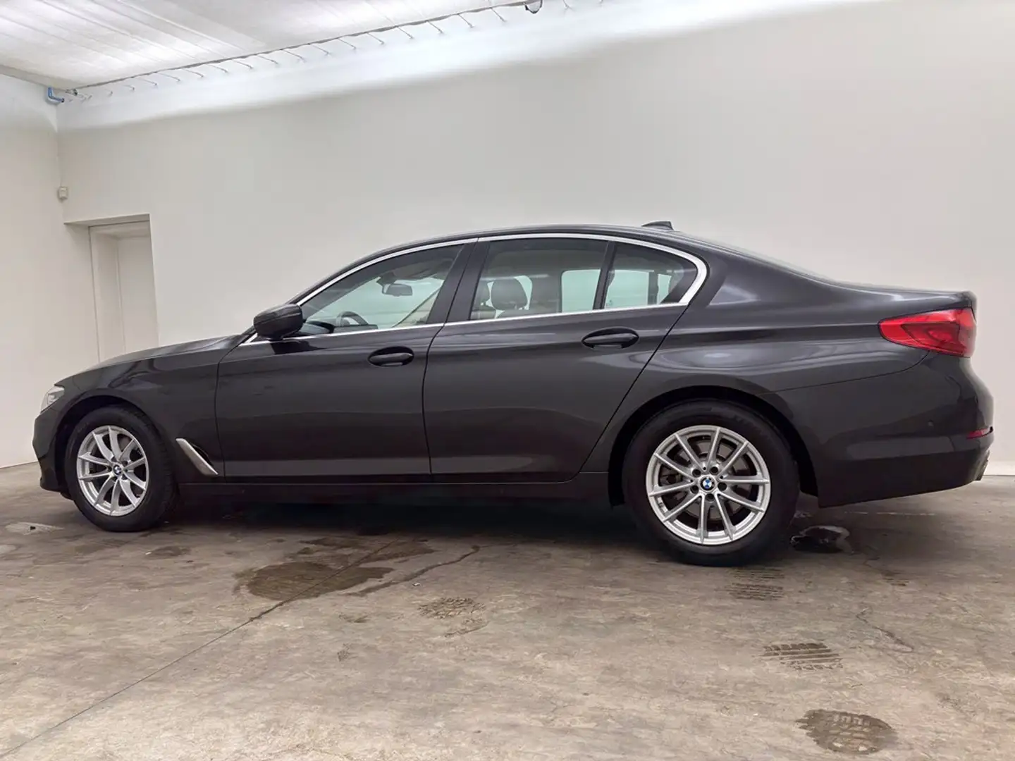 BMW 518 d AUT. Leder Verw.zetels GPS Dig.Airco Alu Led Stříbrná - 2
