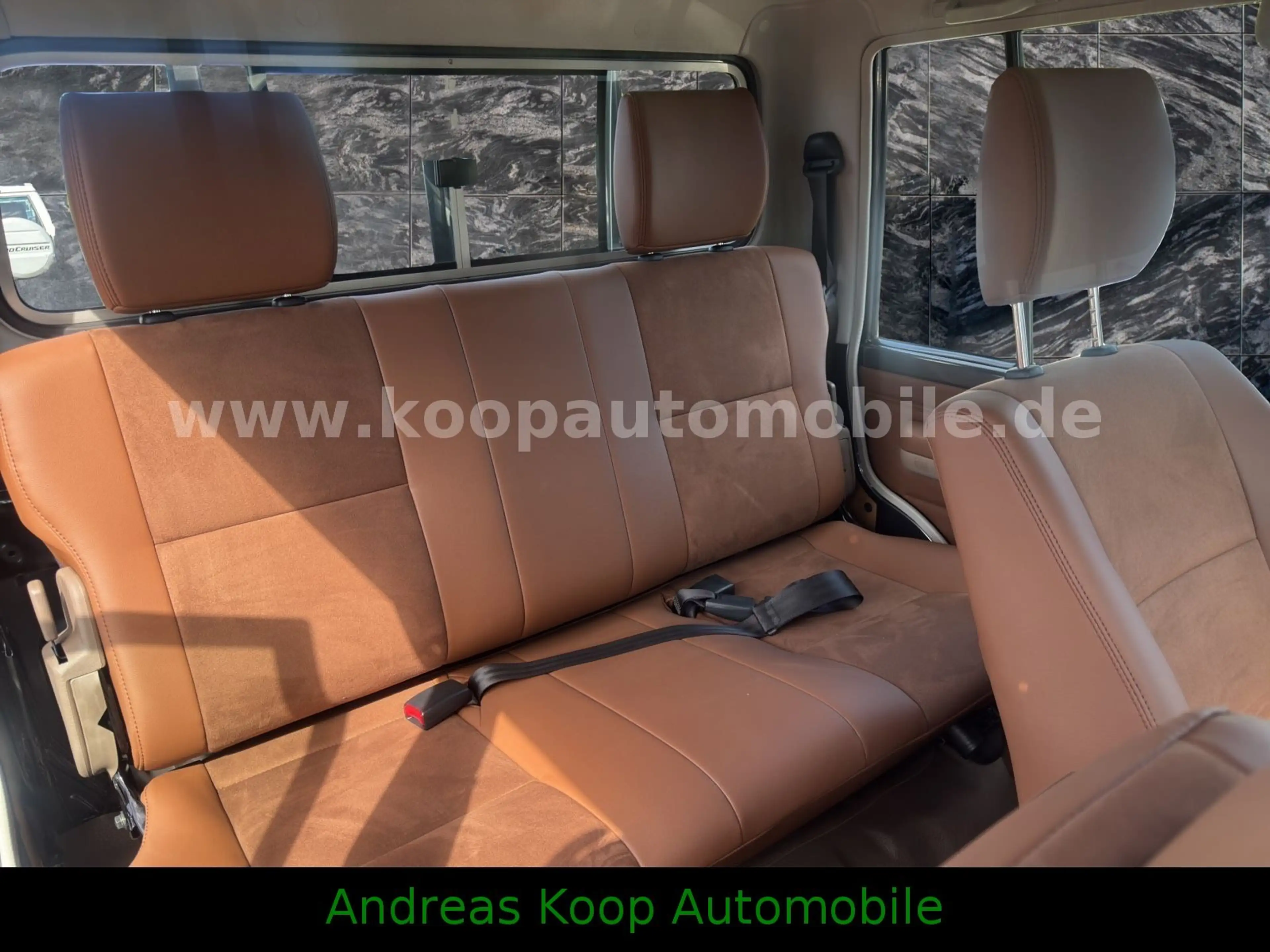 Toyota Land Cruiser GDJ 79DC 2,8-Diesel Aut. SDLX LED — photo 14
