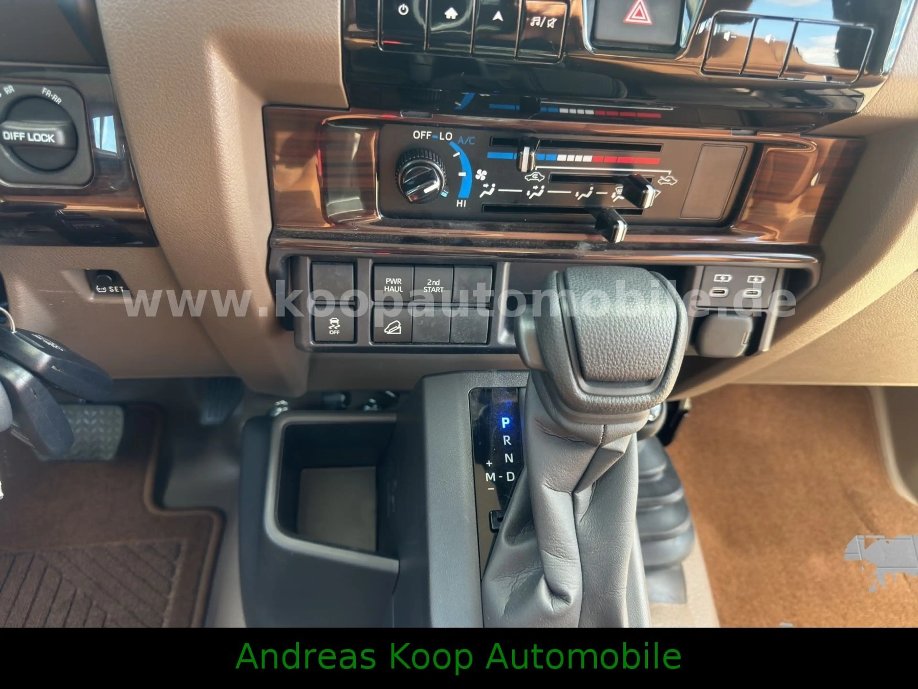 Toyota Land Cruiser GDJ 79DC 2,8-Diesel Aut. SDLX LED — photo 12