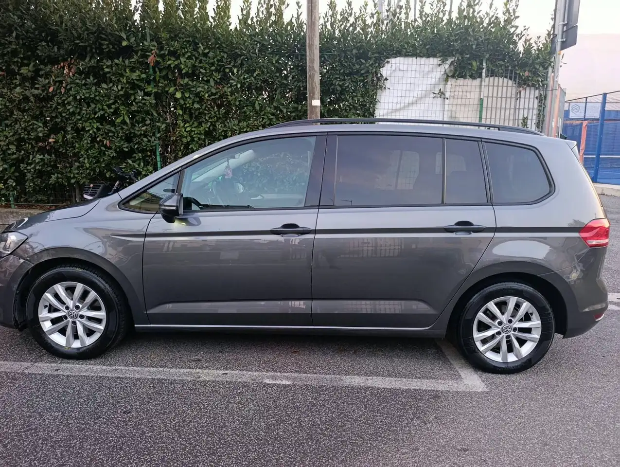 Volkswagen Touran Touran III 2015 1.6 tdi Business dsg — photo 1 of 6