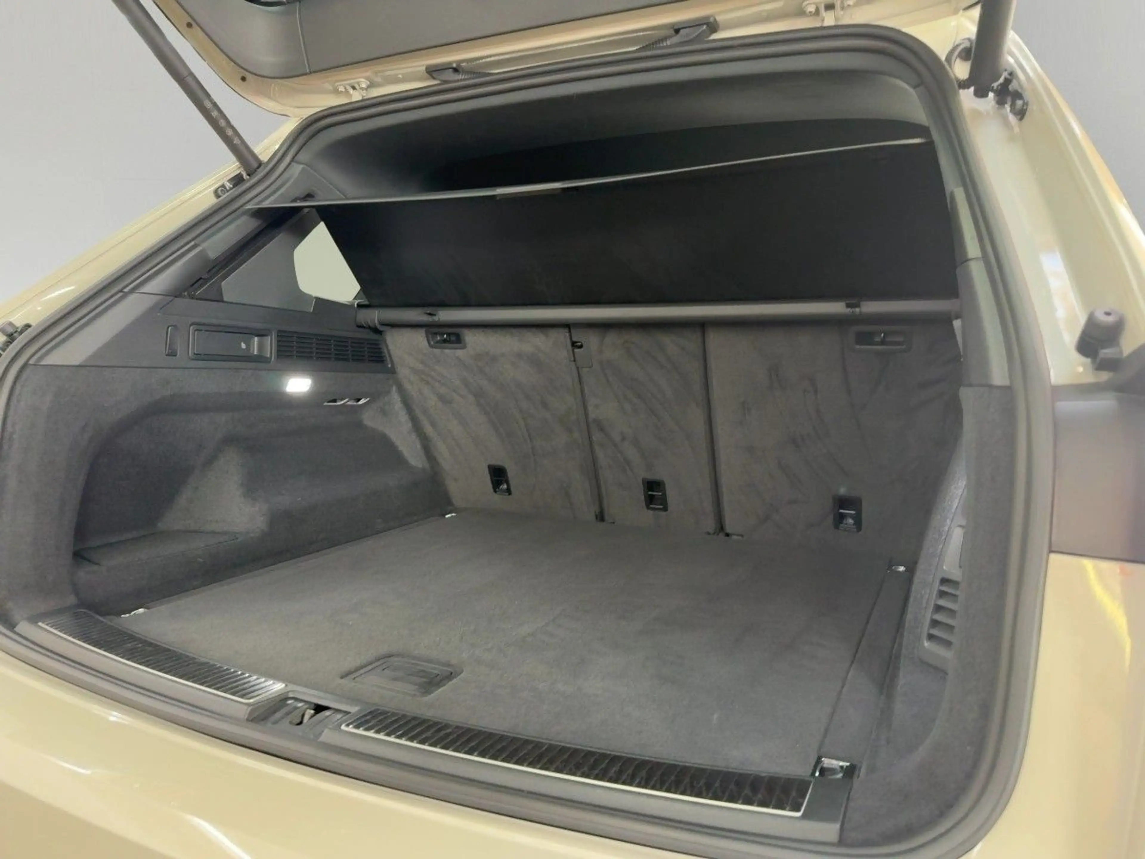 Volkswagen Touareg R-LINE BLACK 3.0 TDI 21 AHK LUFT IQ STHZ — photo 8