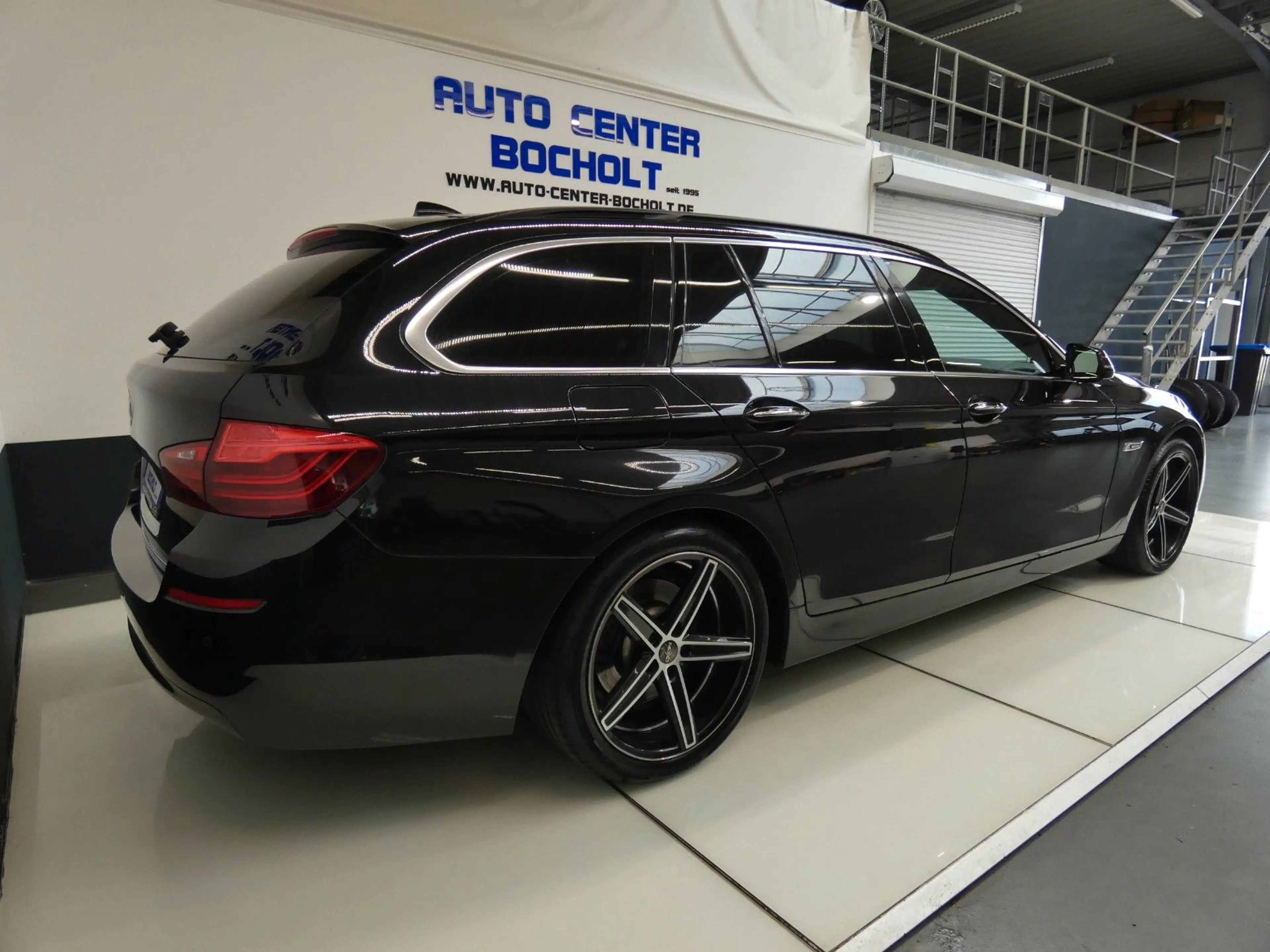 BMW 525 d*NaviProf*Leder*RFK*Panorama*AHK*PDC*LM19 — photo 10