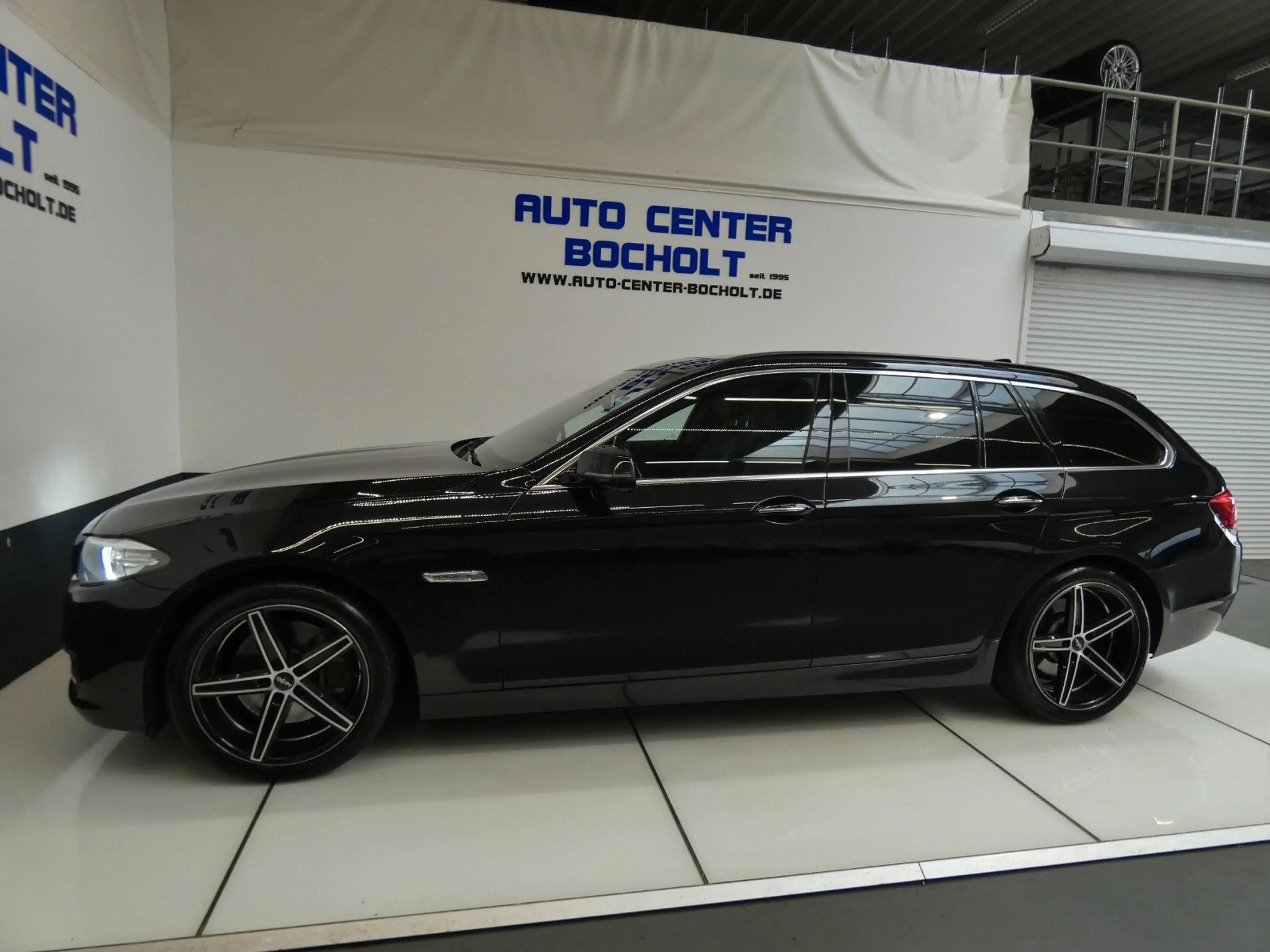 BMW 525 d*NaviProf*Leder*RFK*Panorama*AHK*PDC*LM19 — photo 13