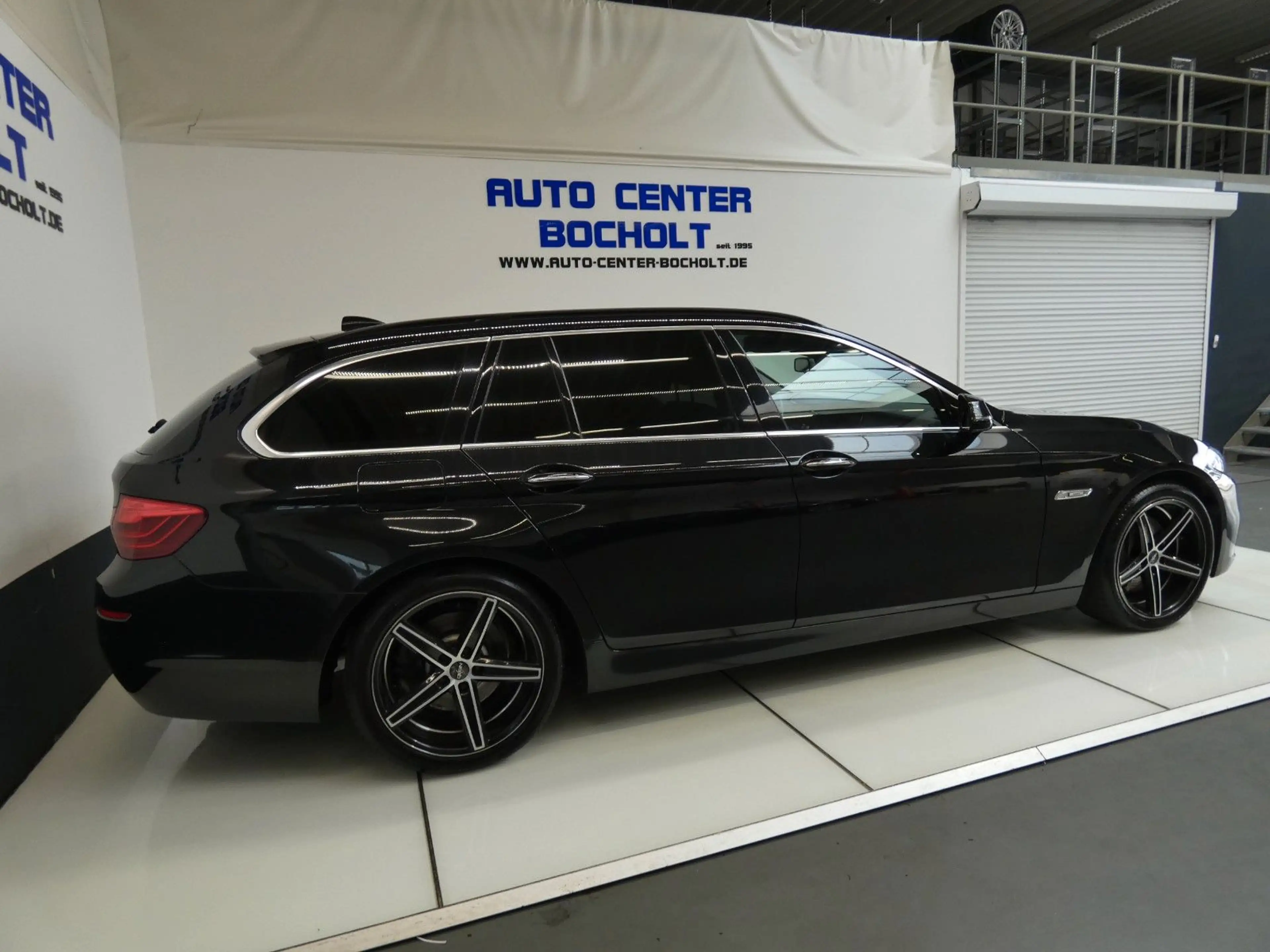 BMW 525 d*NaviProf*Leder*RFK*Panorama*AHK*PDC*LM19 — photo 8
