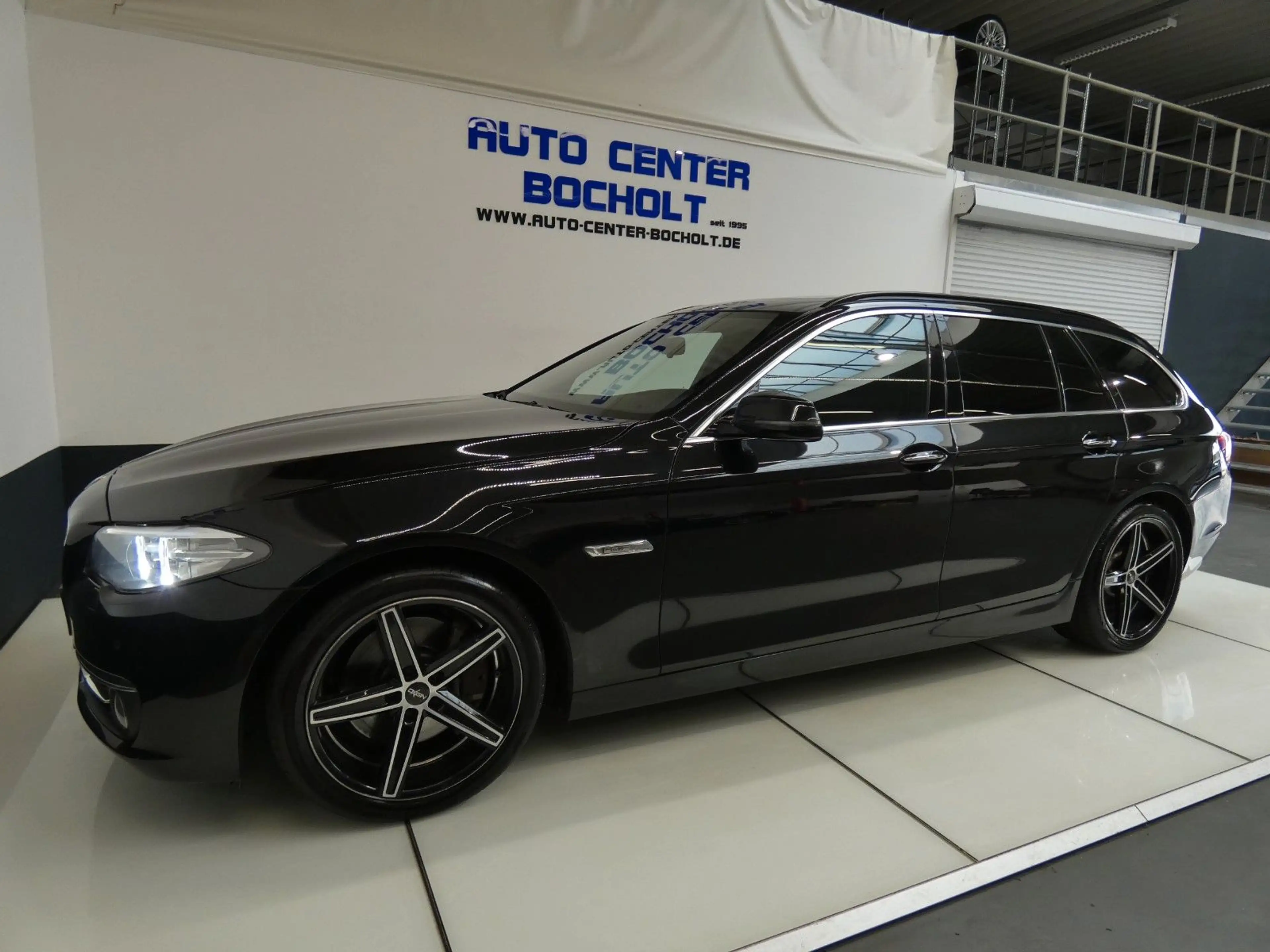 BMW 525 d*NaviProf*Leder*RFK*Panorama*AHK*PDC*LM19 — photo 12
