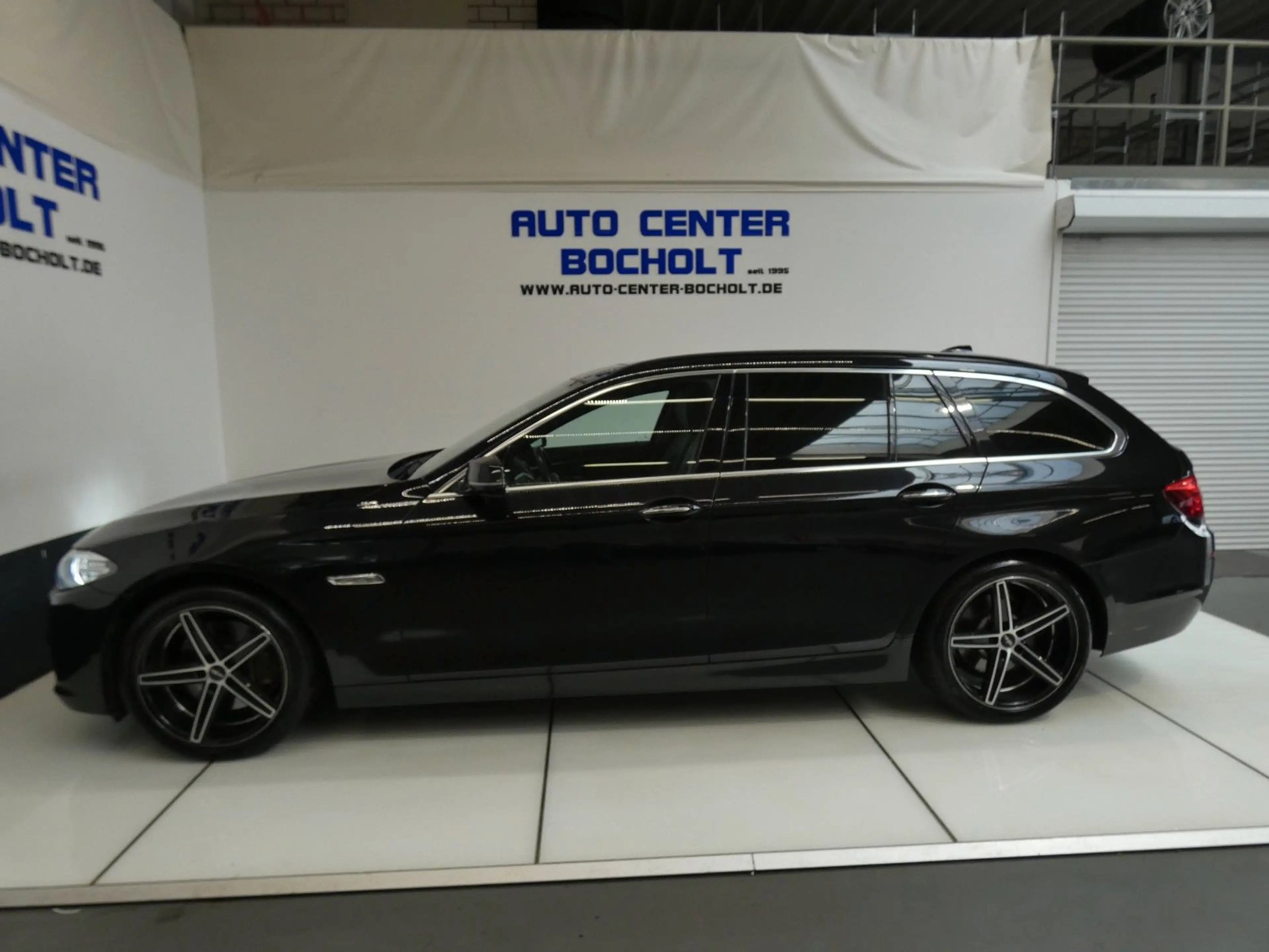 BMW 525 d*NaviProf*Leder*RFK*Panorama*AHK*PDC*LM19 — photo 14
