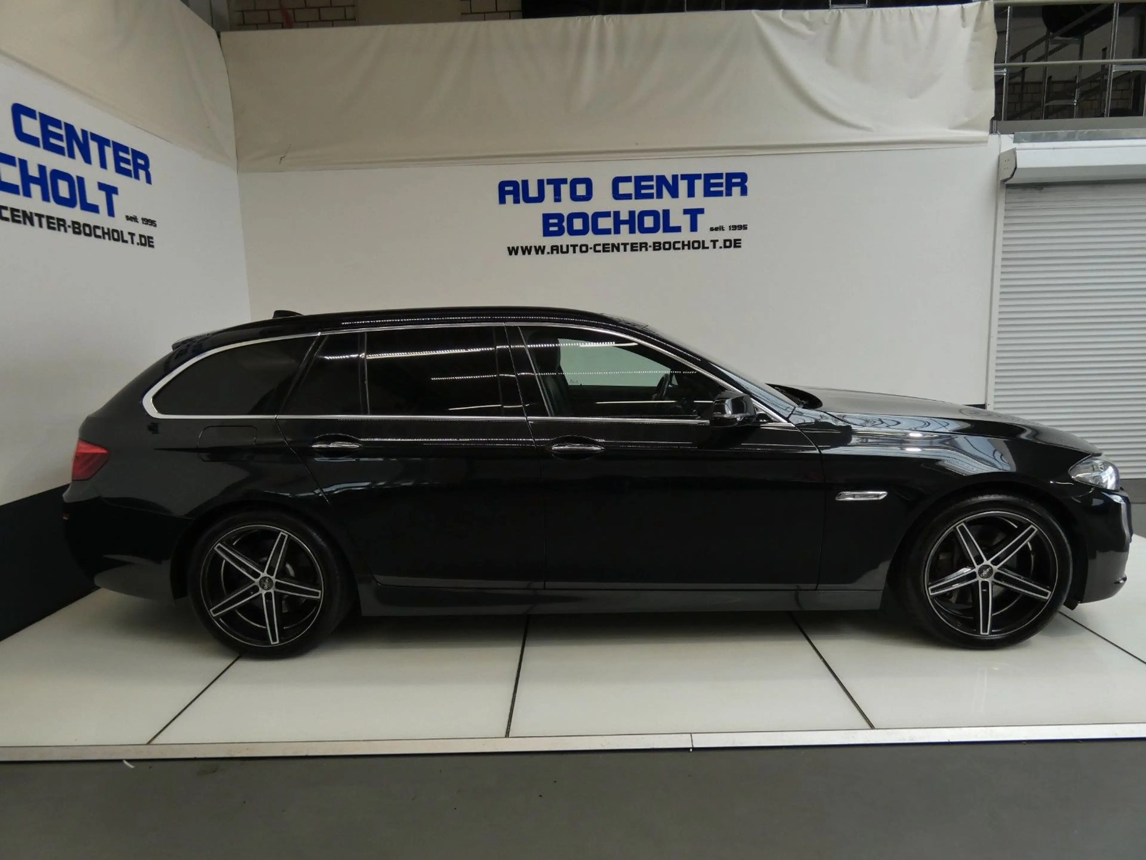 BMW 525 d*NaviProf*Leder*RFK*Panorama*AHK*PDC*LM19 — photo 6