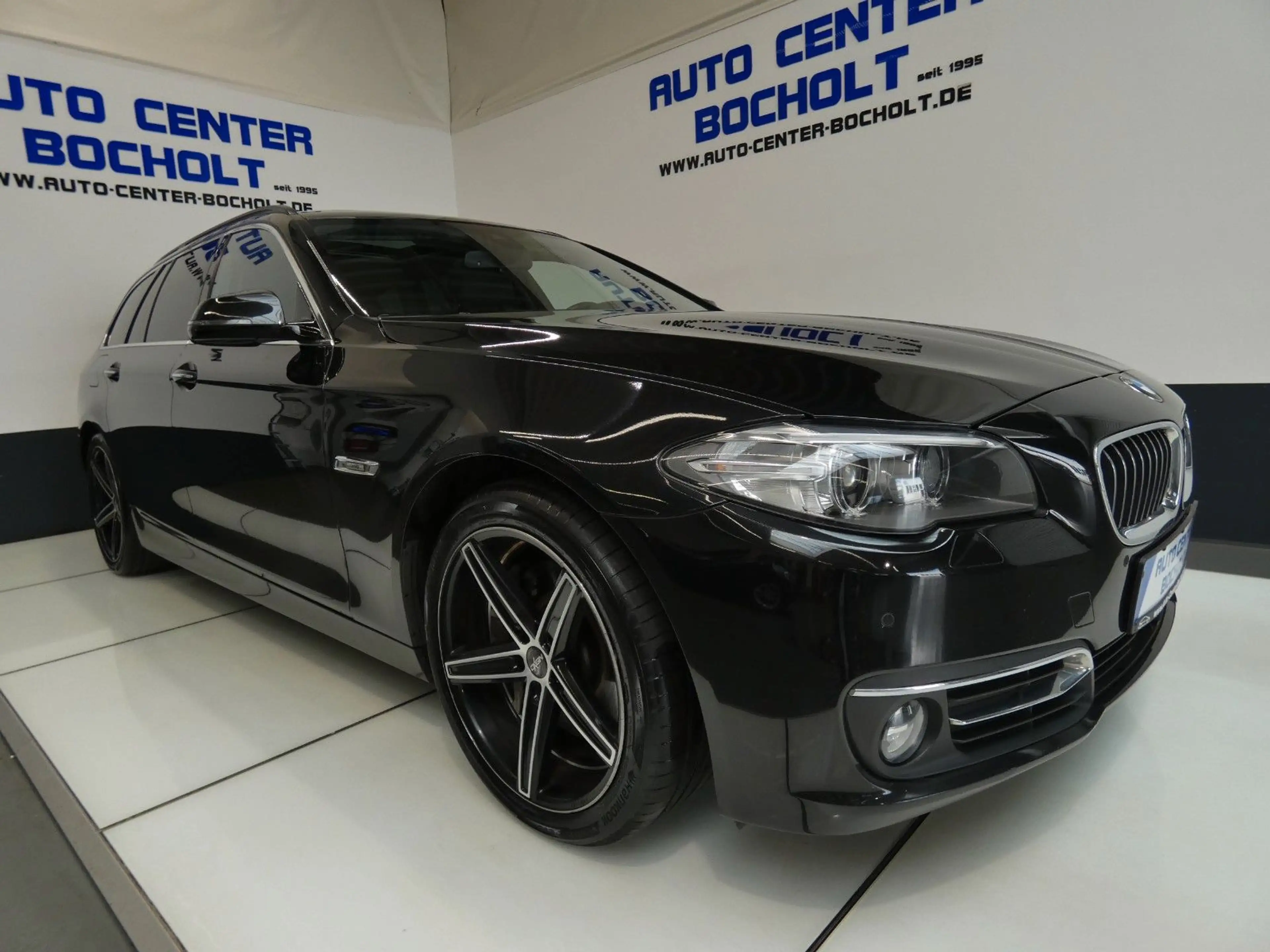 BMW 525 d*NaviProf*Leder*RFK*Panorama*AHK*PDC*LM19 — photo 3
