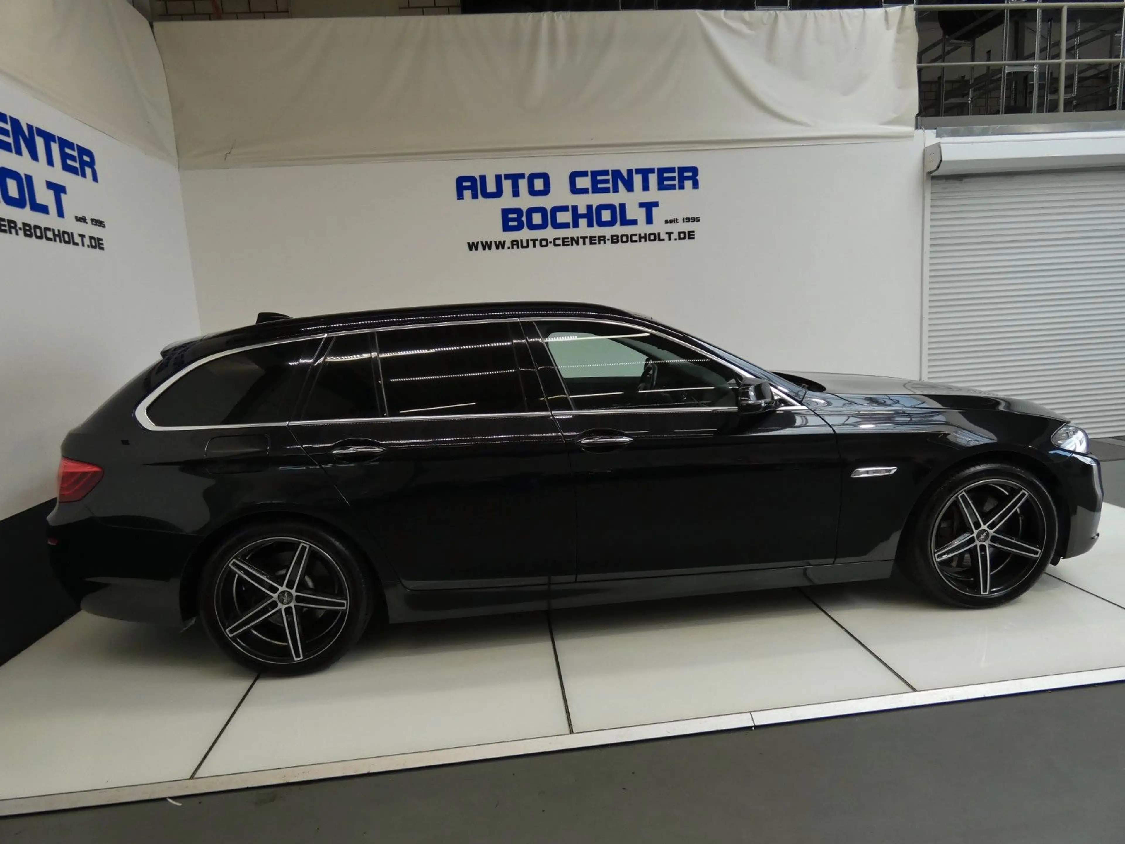 BMW 525 d*NaviProf*Leder*RFK*Panorama*AHK*PDC*LM19 — photo 7