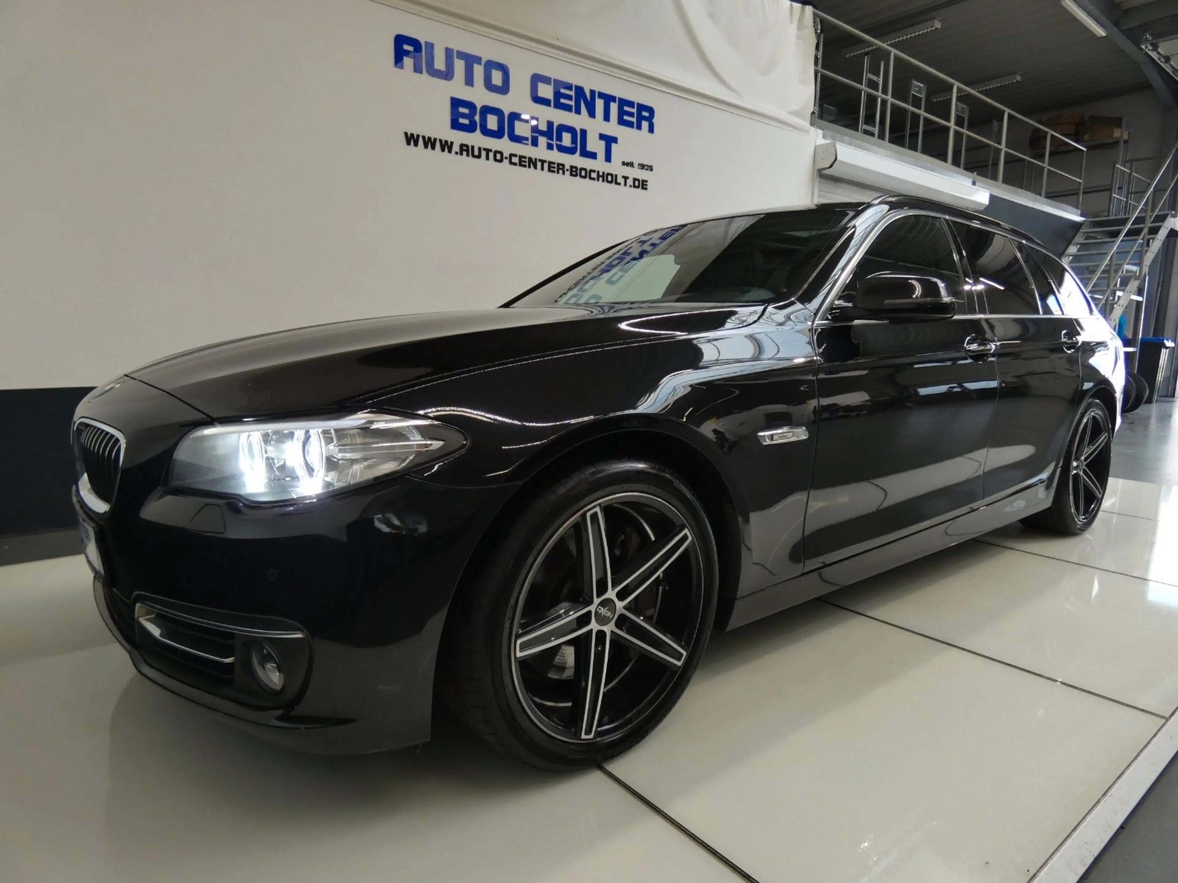 BMW 525 d*NaviProf*Leder*RFK*Panorama*AHK*PDC*LM19 — photo 11