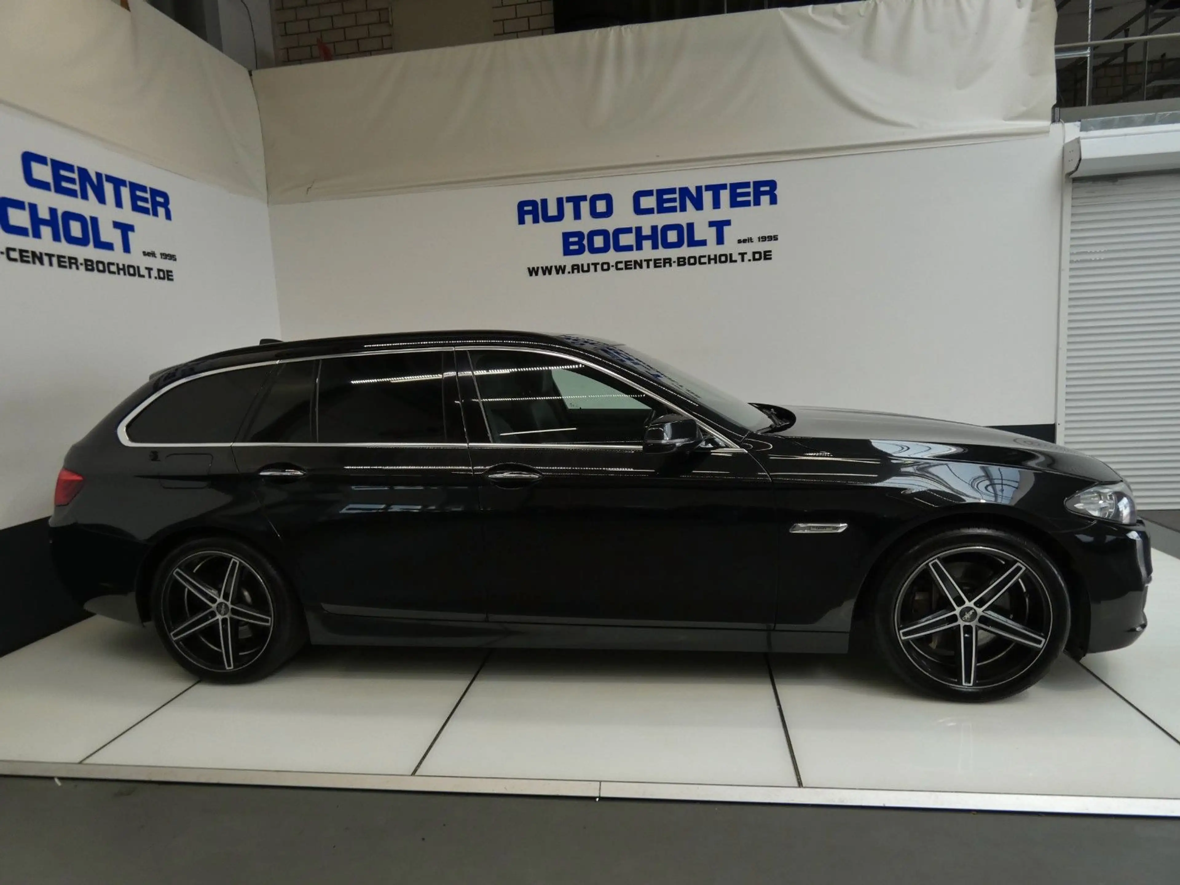 BMW 525 d*NaviProf*Leder*RFK*Panorama*AHK*PDC*LM19 — photo 5